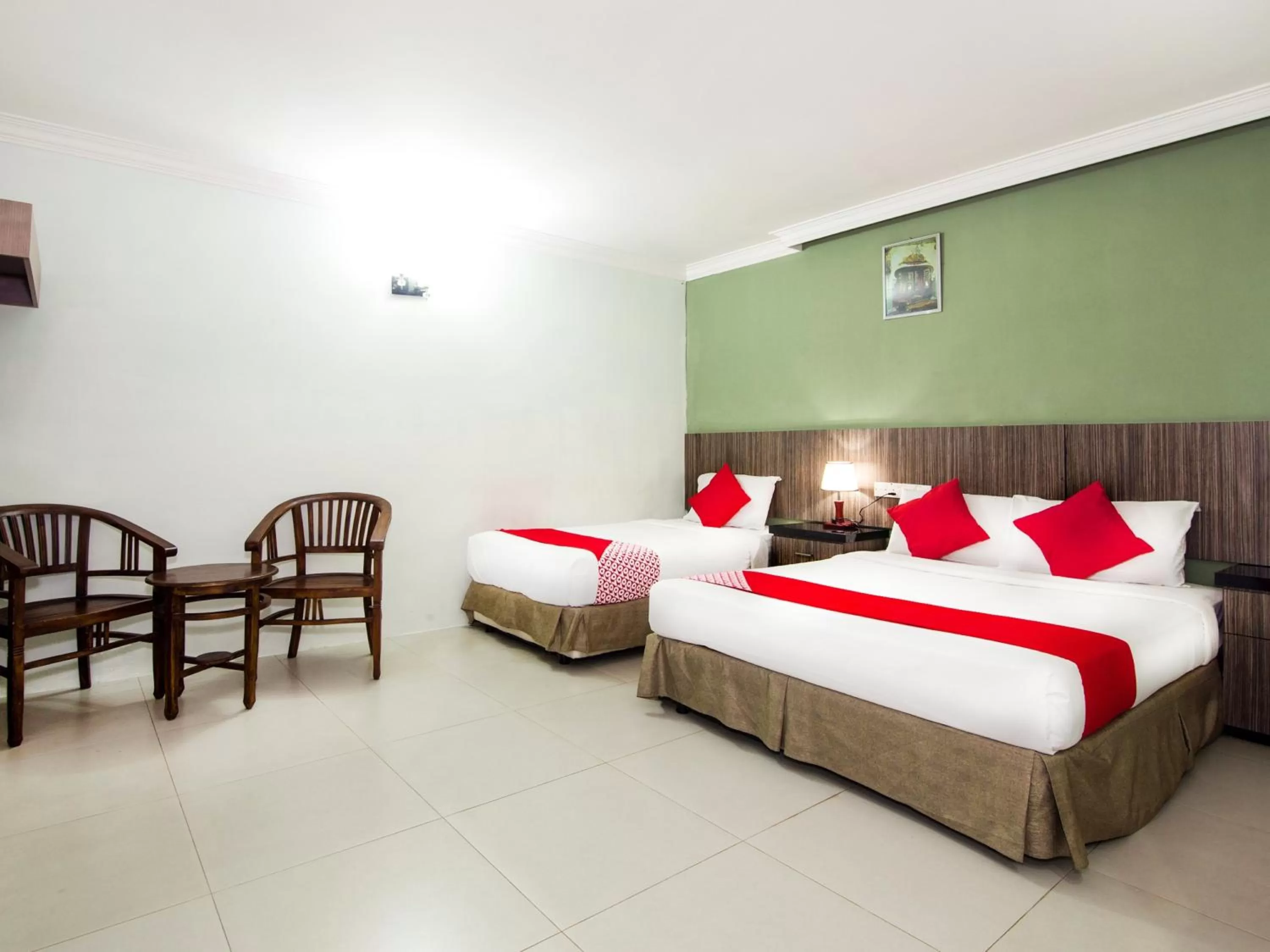 Bedroom, Bed in Crystal City Hotel