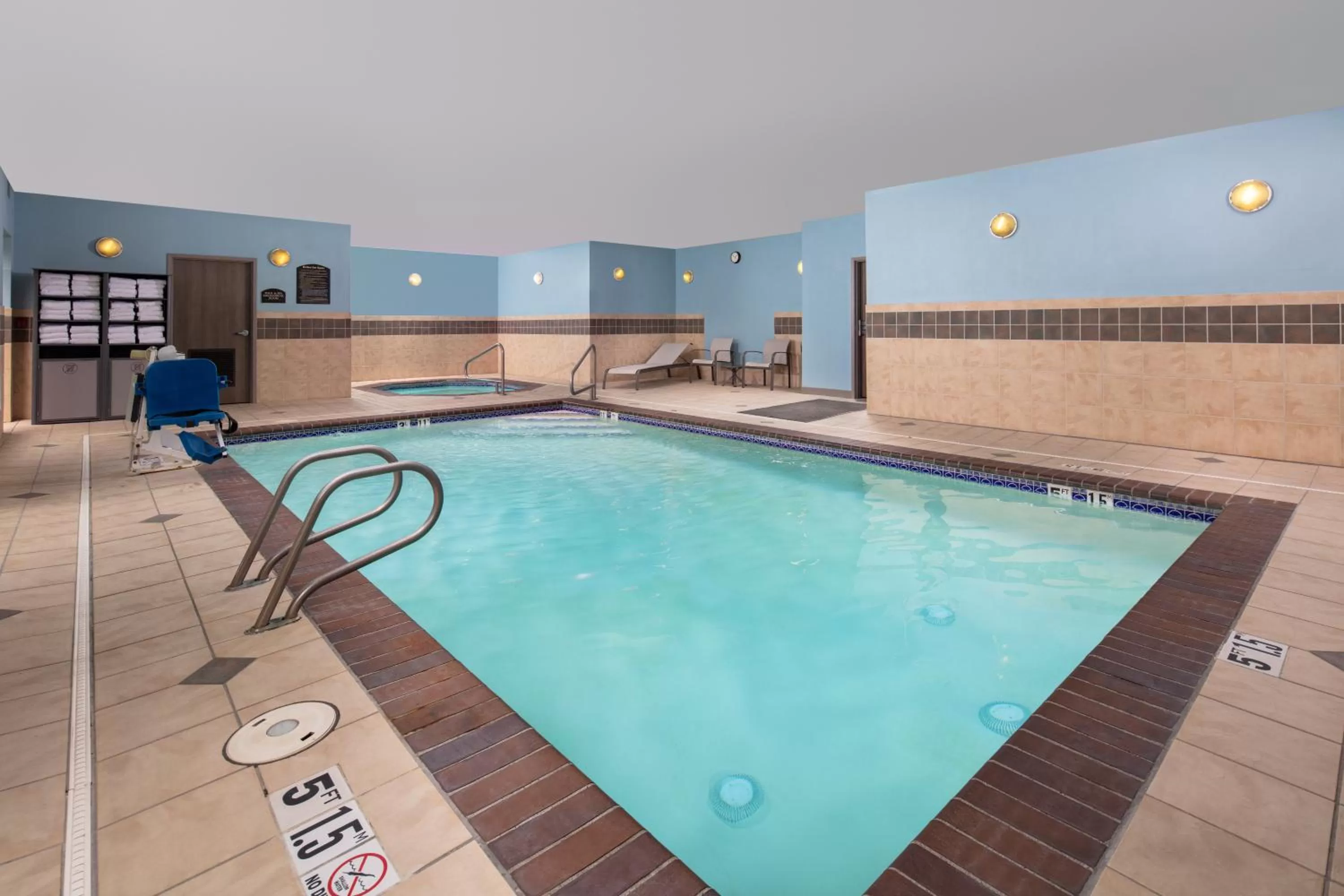 Hot Tub in Holiday Inn Express Bothell by IHG
