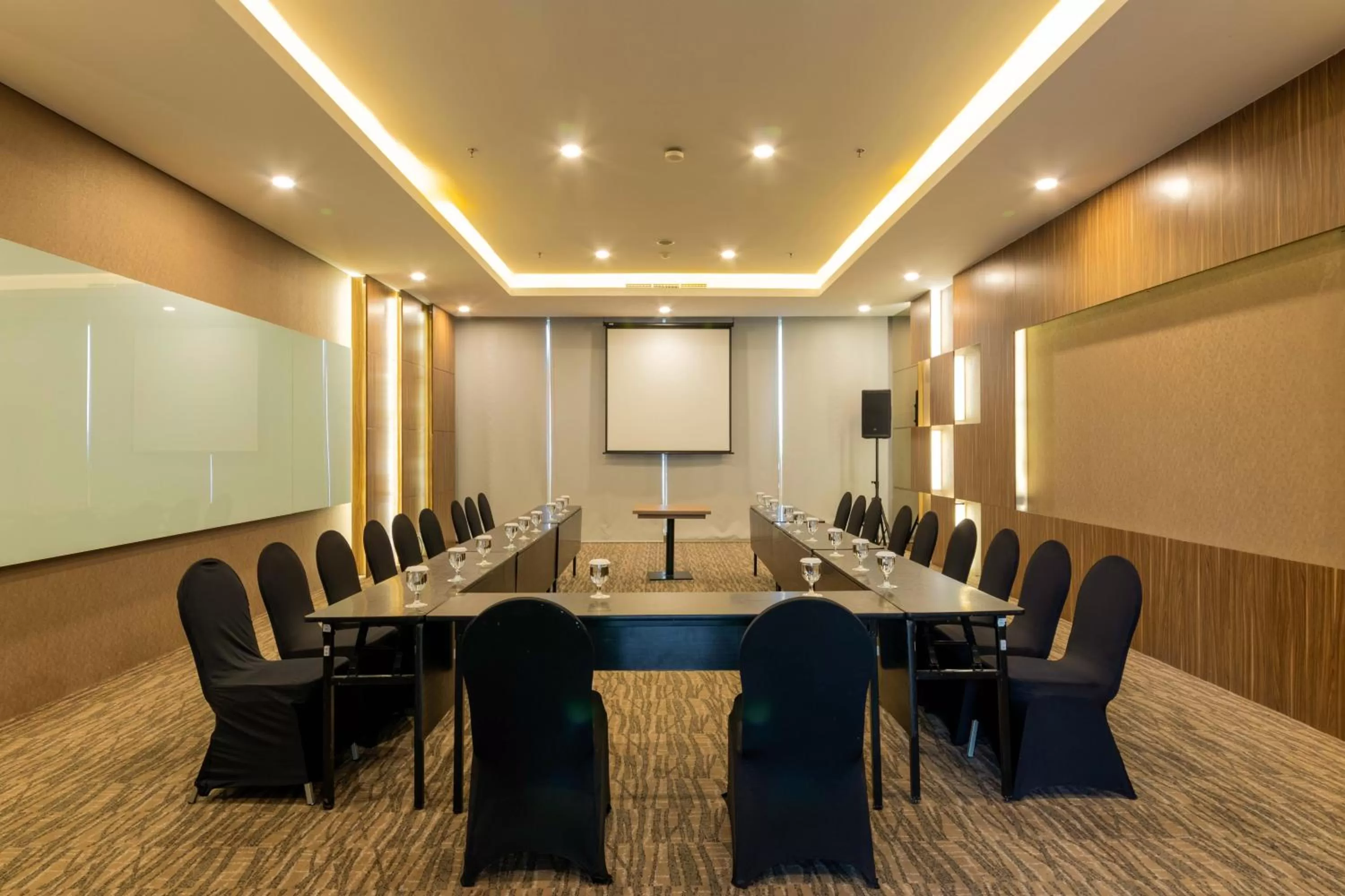 Meeting/conference room in Antero Hotel Jababeka Cikarang