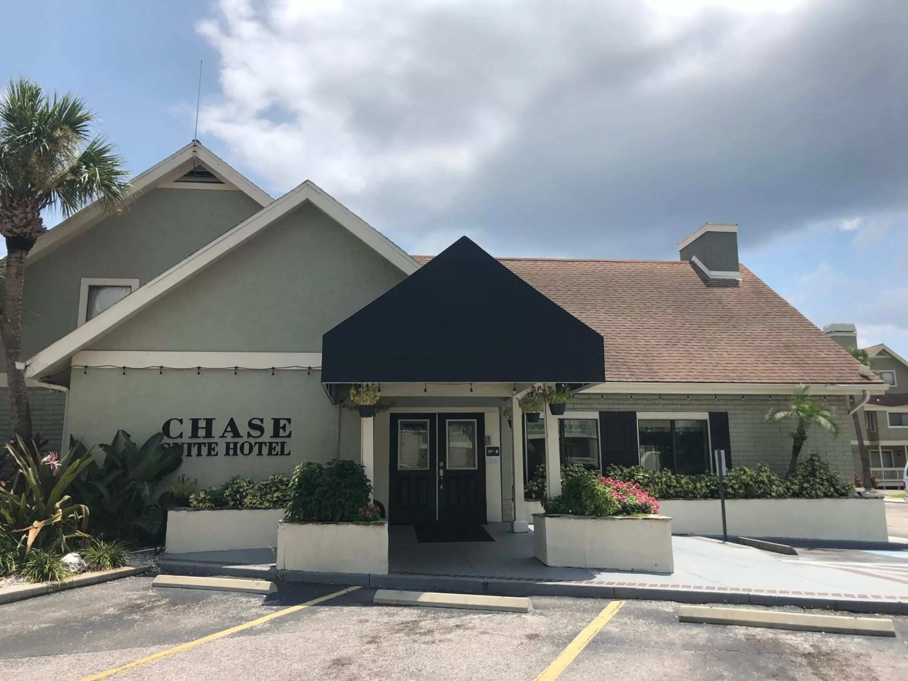 Facade/entrance in Chase Suite Hotel Rocky Point Tampa