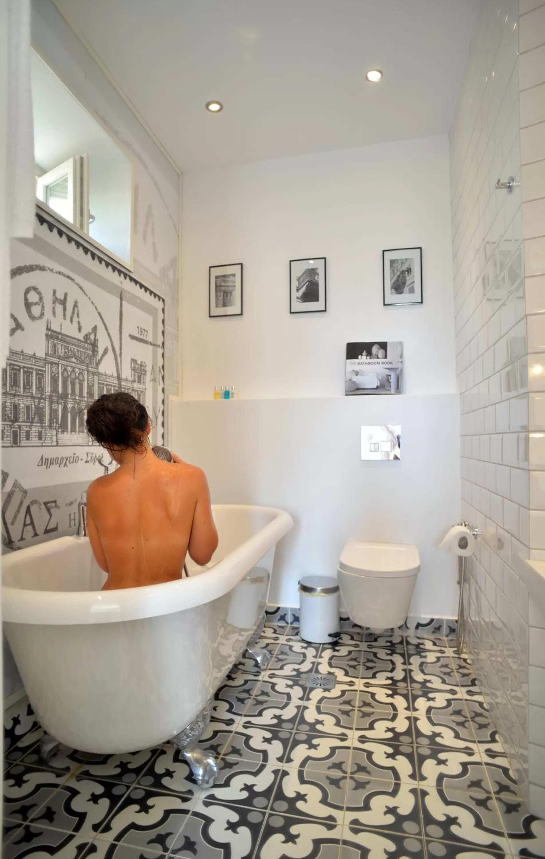 Bathroom in 1901 Hermoupolis