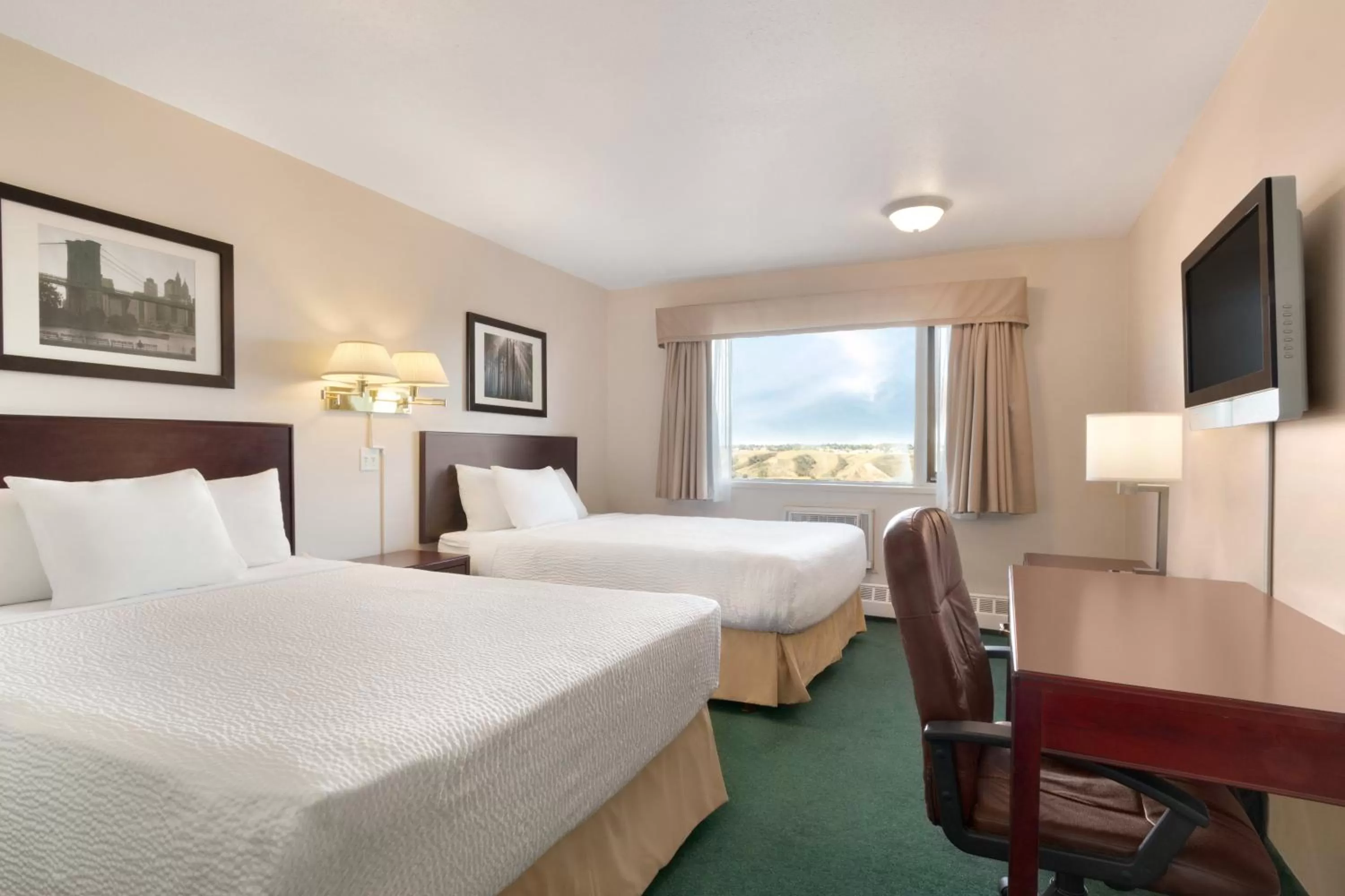 Photo of the whole room, Bed in Days Inn by Wyndham Lethbridge