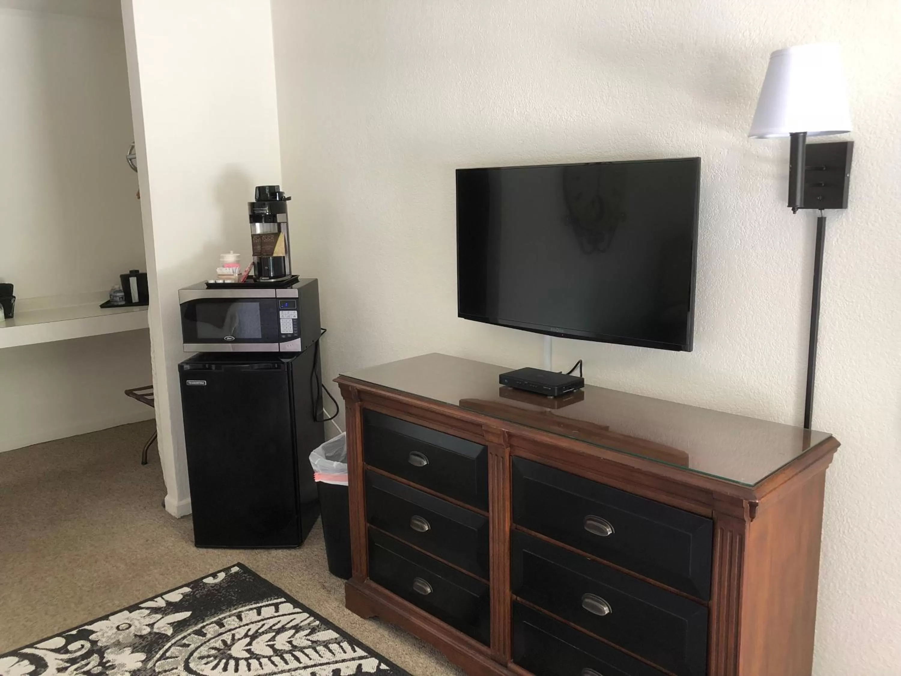 TV and multimedia in Cardinal Inn