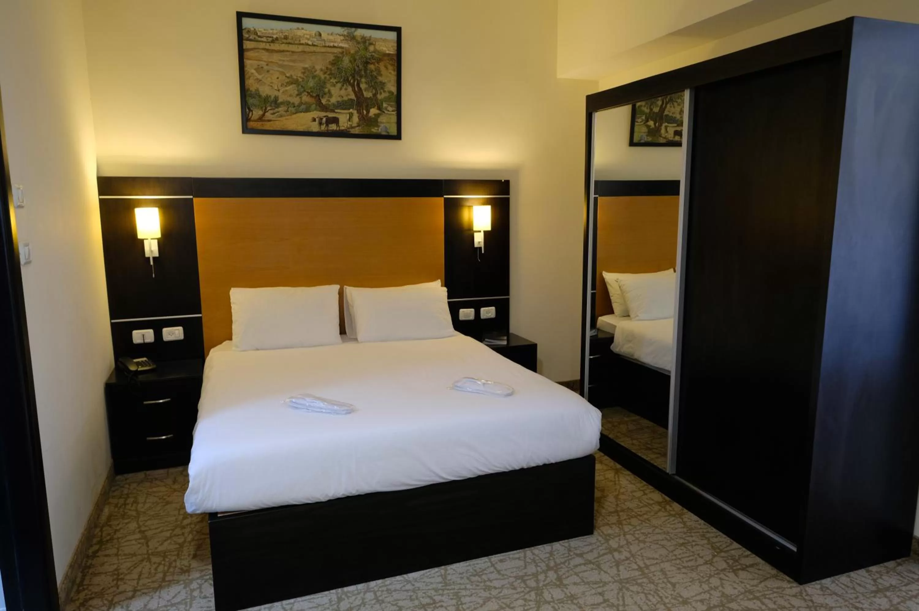 Bedroom, Bed in New Capitol Hotel - Jerusalem