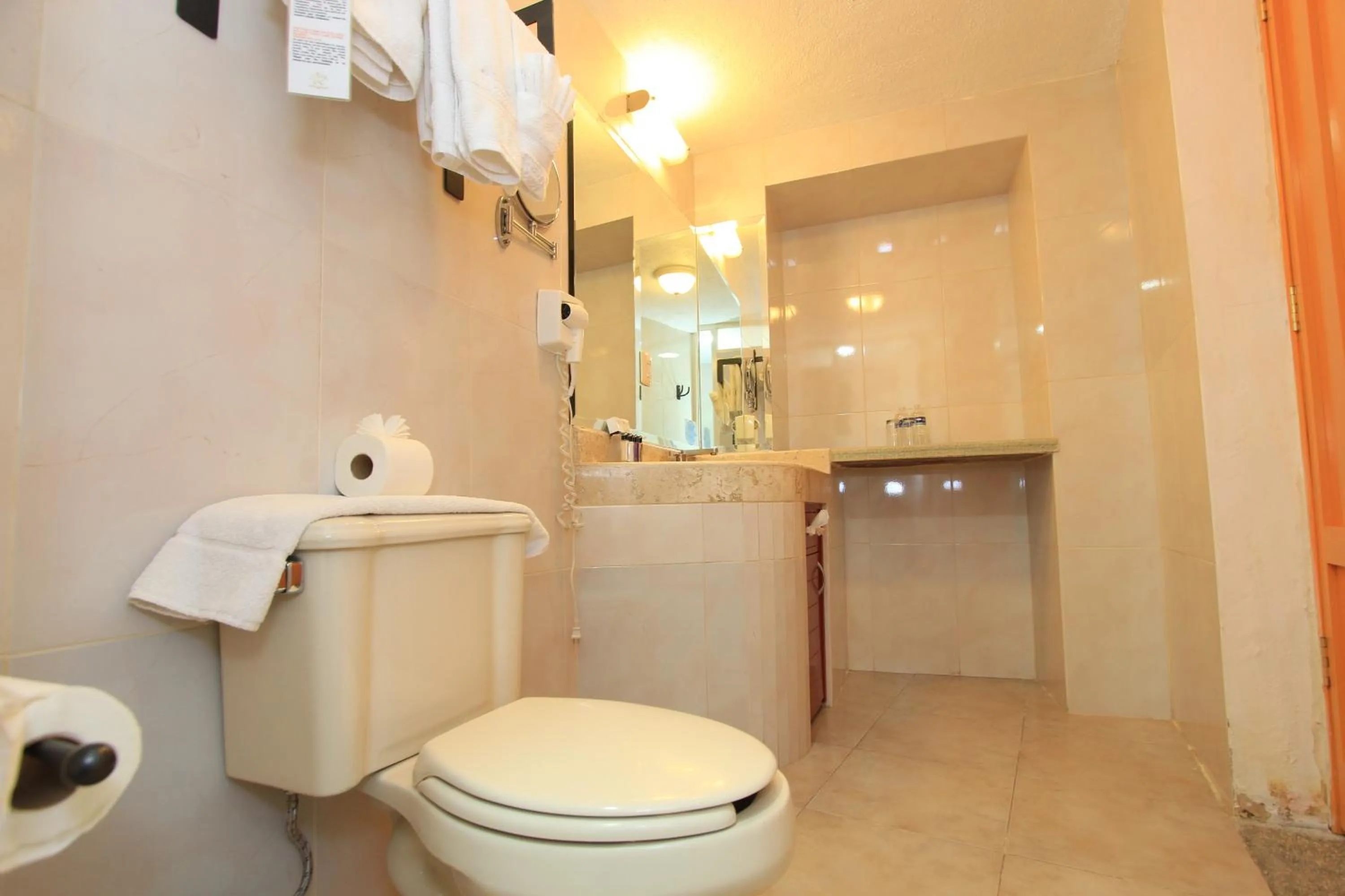 Toilet in La Casona de Don Lucas