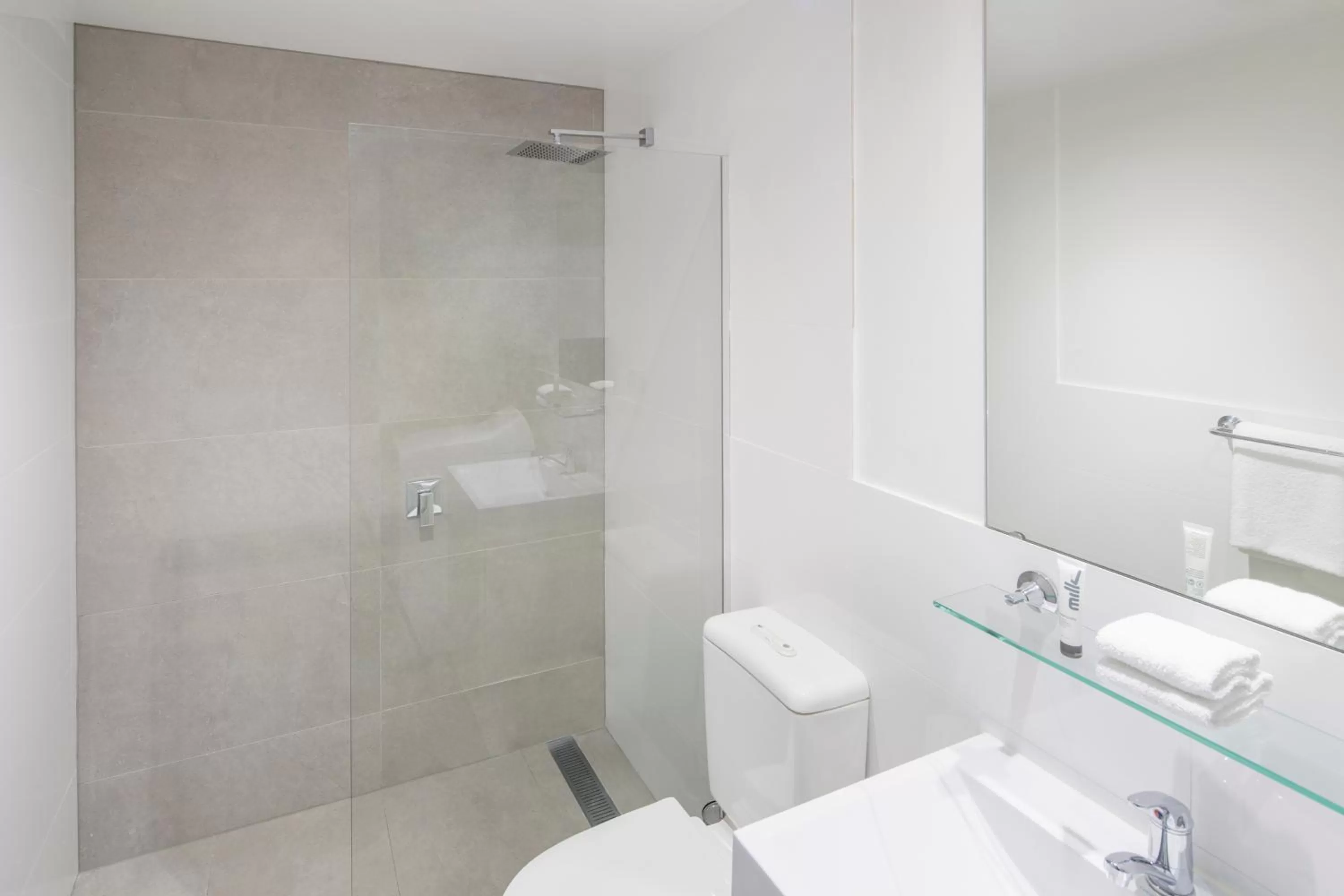 Shower in Mantra Castle Hill Sydney, an Accor Hotel