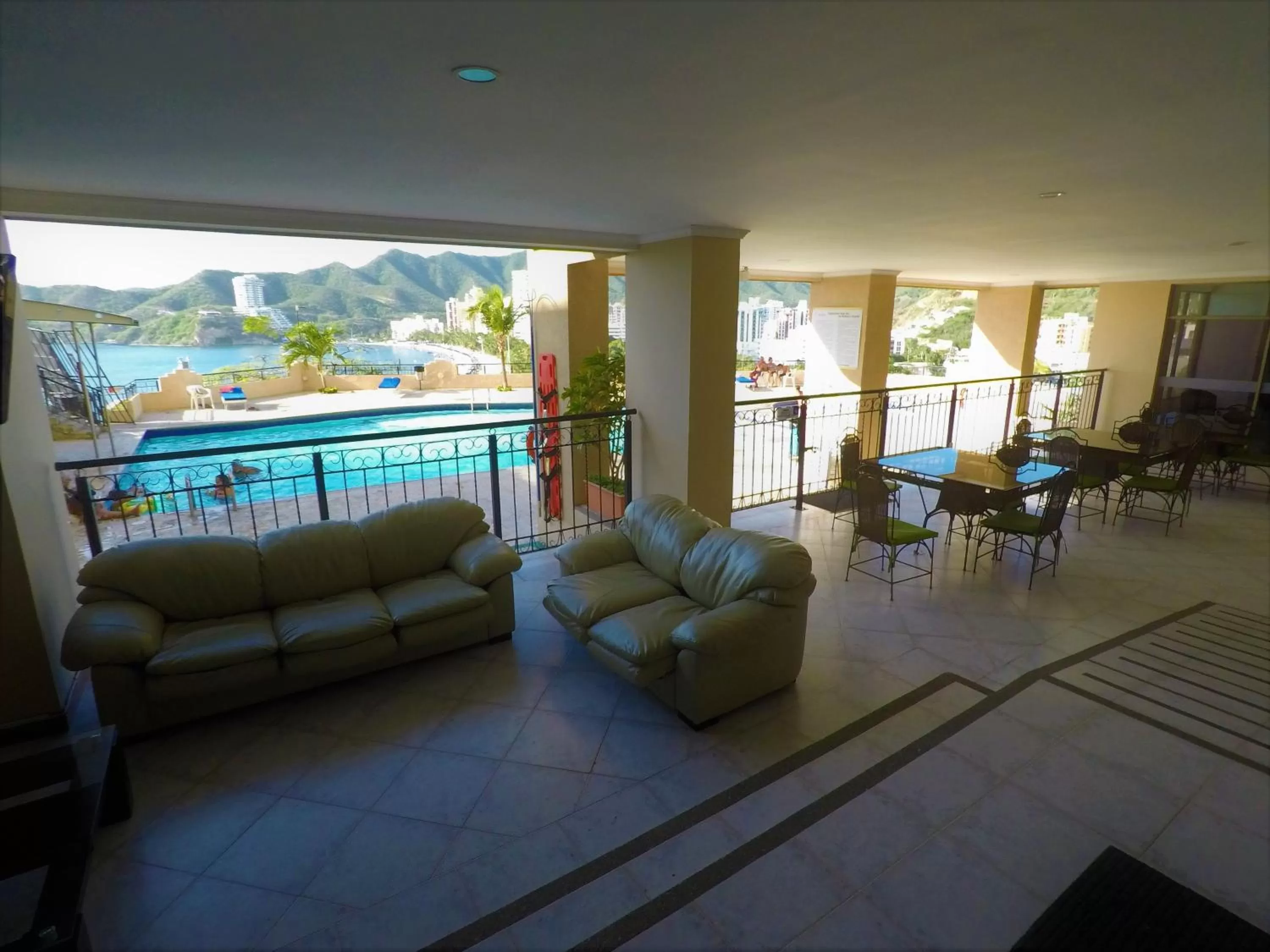 Communal lounge/ TV room in Edificio El Peñon del Rodadero Apartamento Playa Rodadero