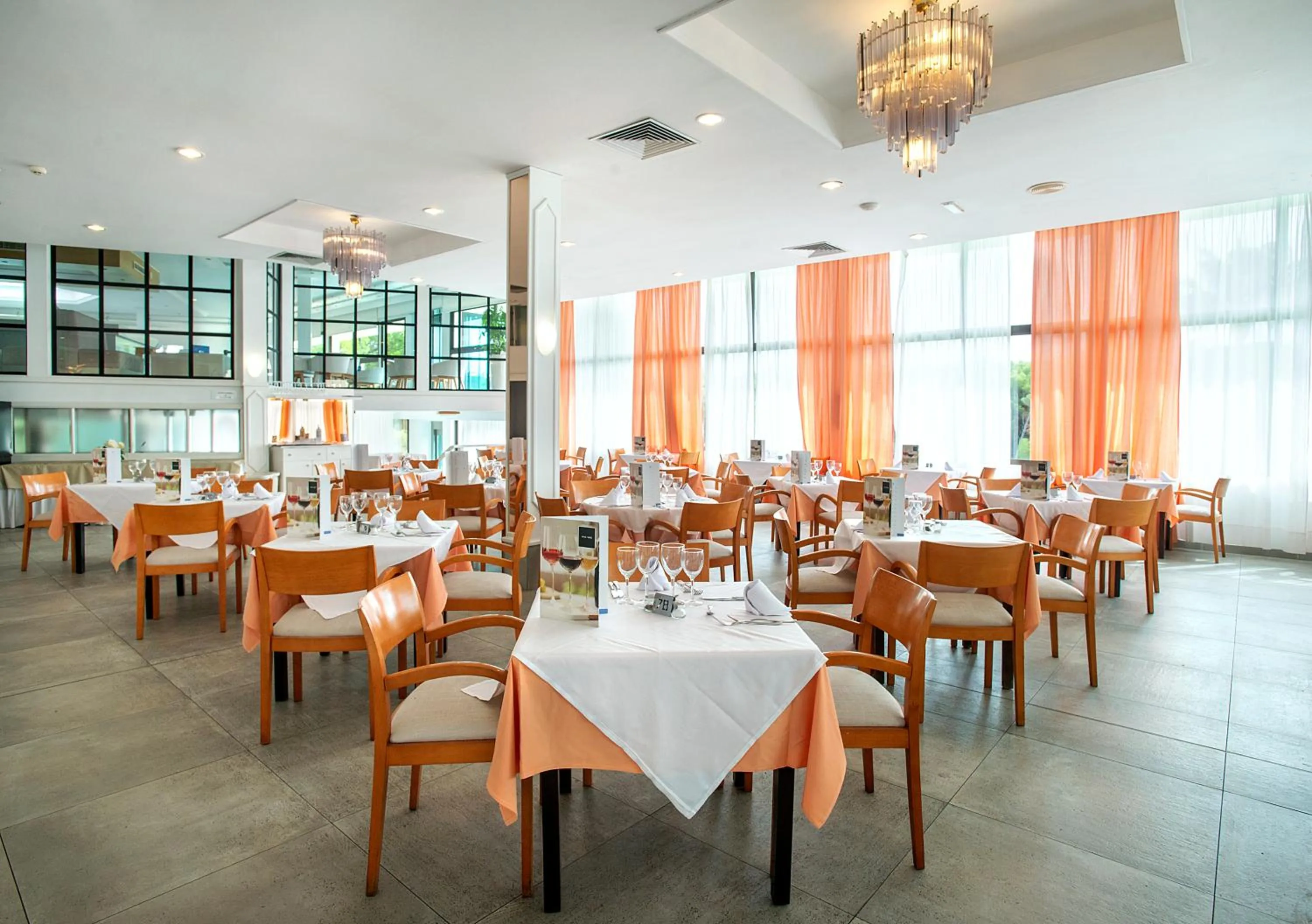 Restaurant/places to eat in Exagon Park