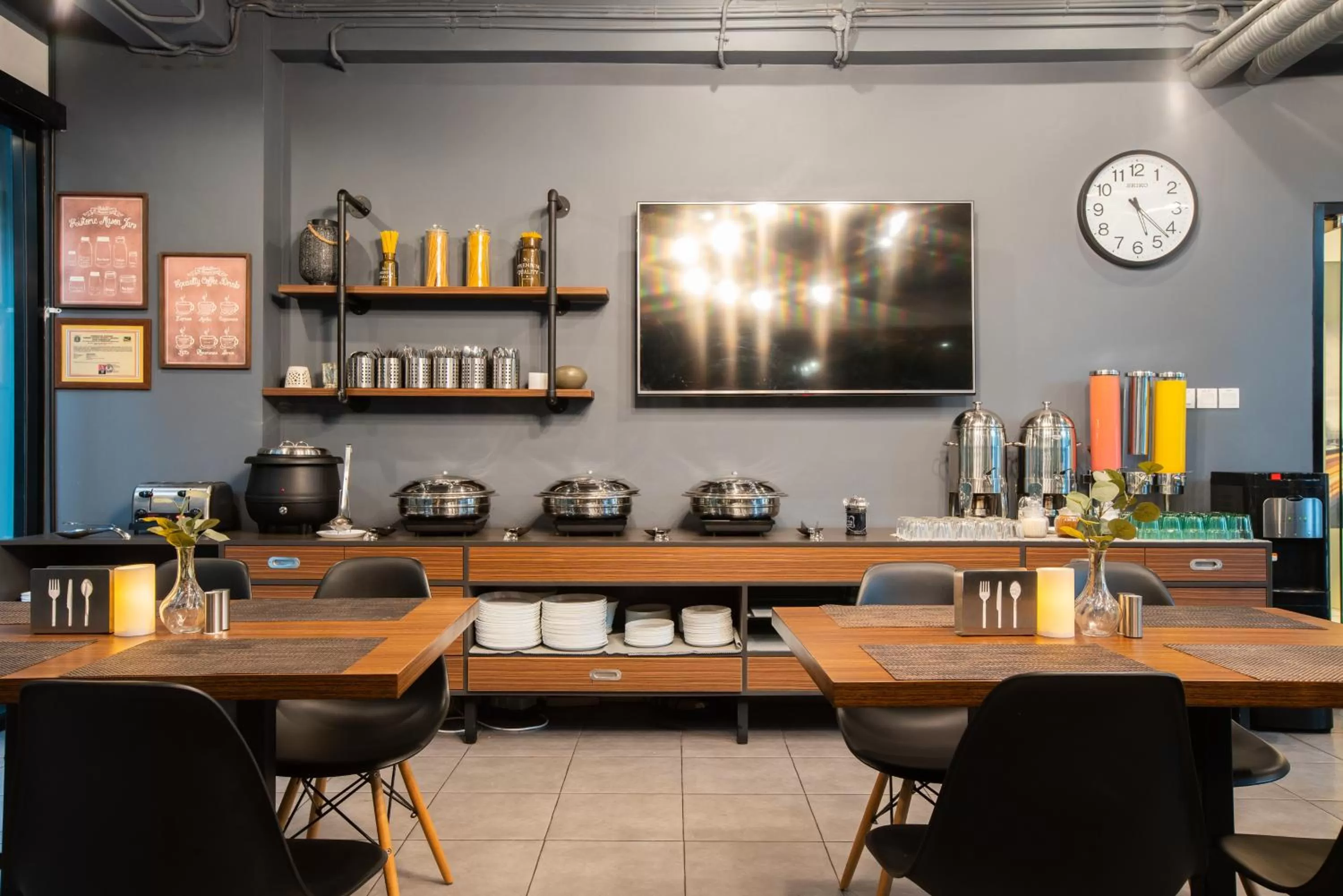 Restaurant/places to eat in Juno Tanah Abang Jakarta