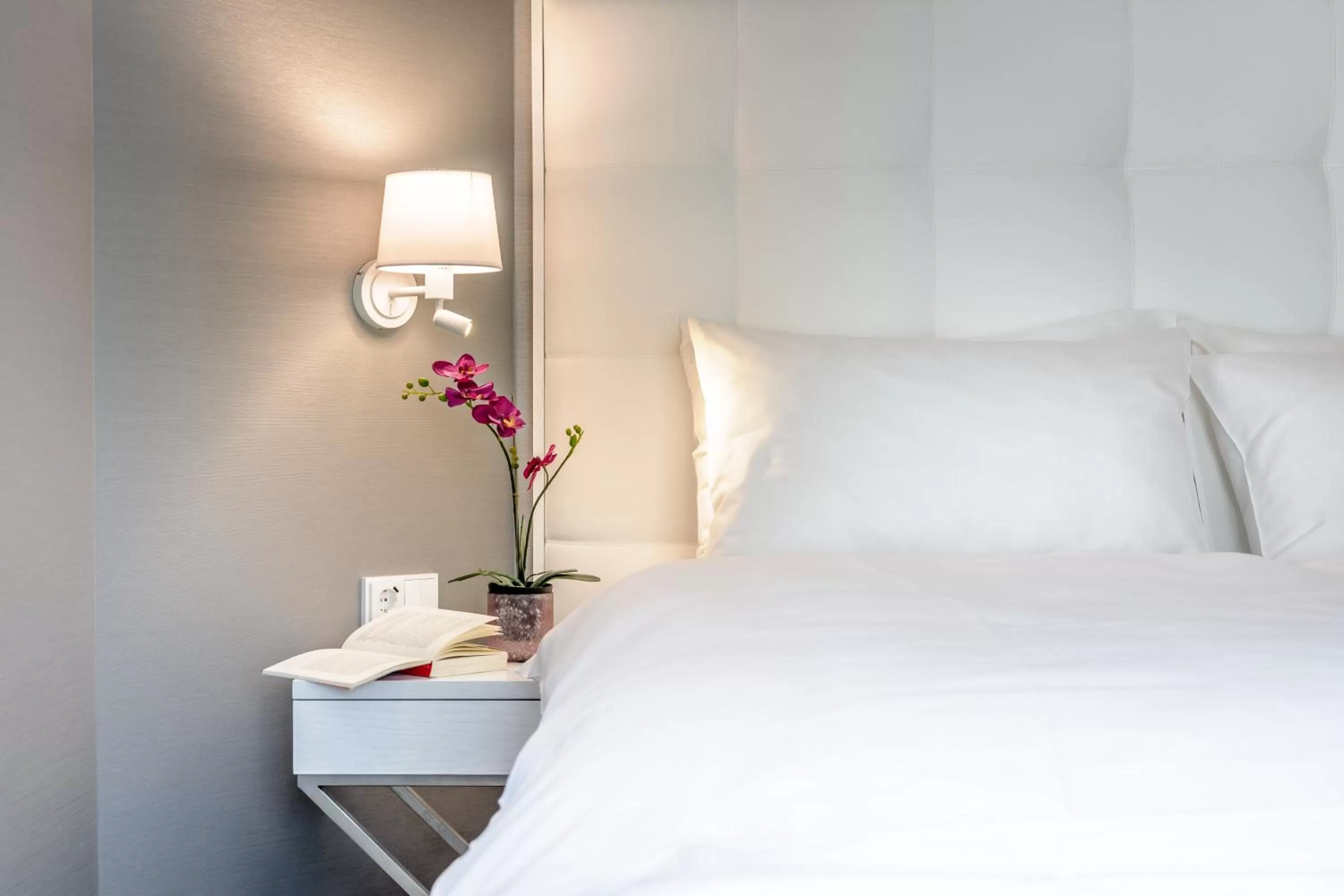 Bed in Mercure Hotel Raphael Wien