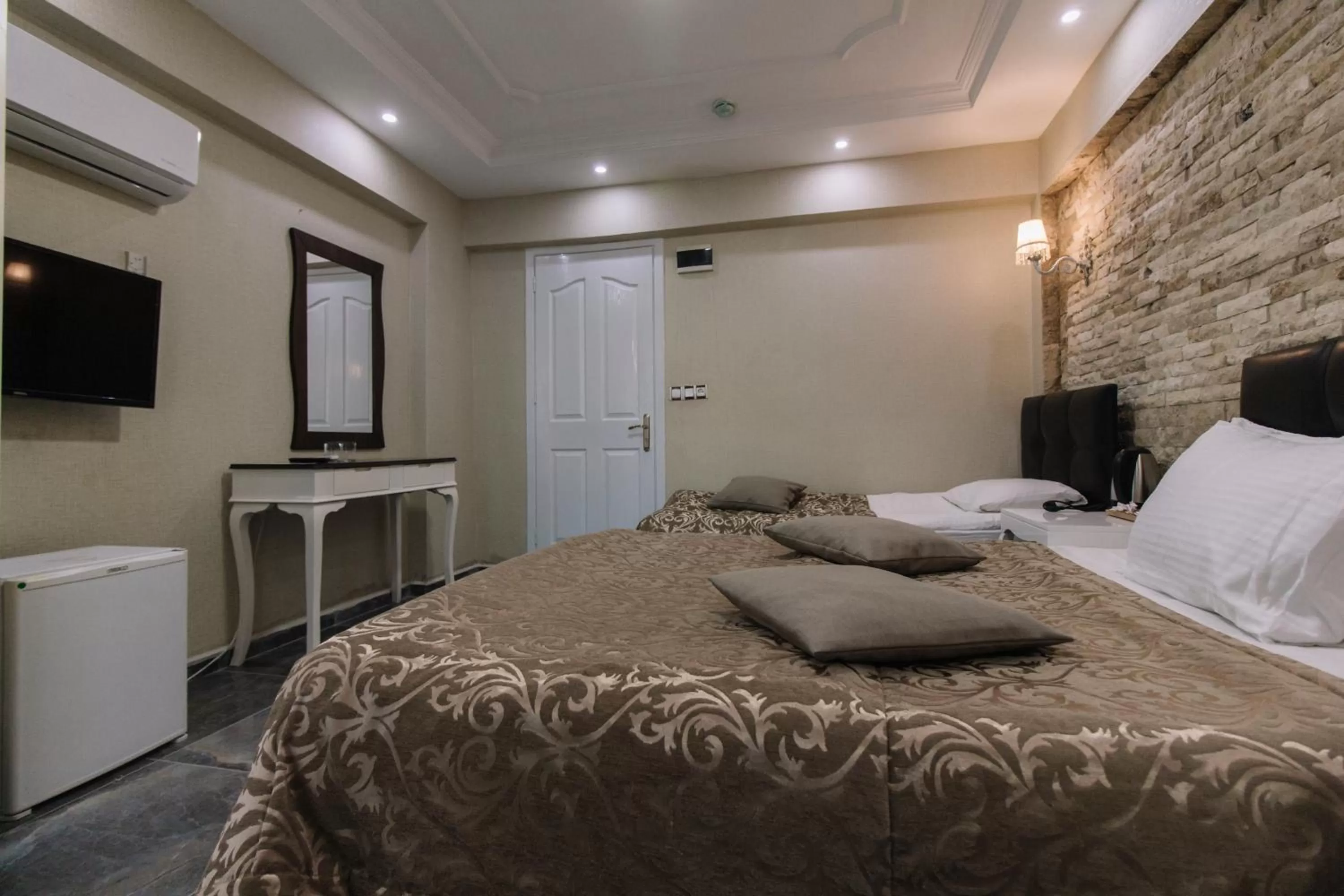 Bed in Melrose Pansiyon