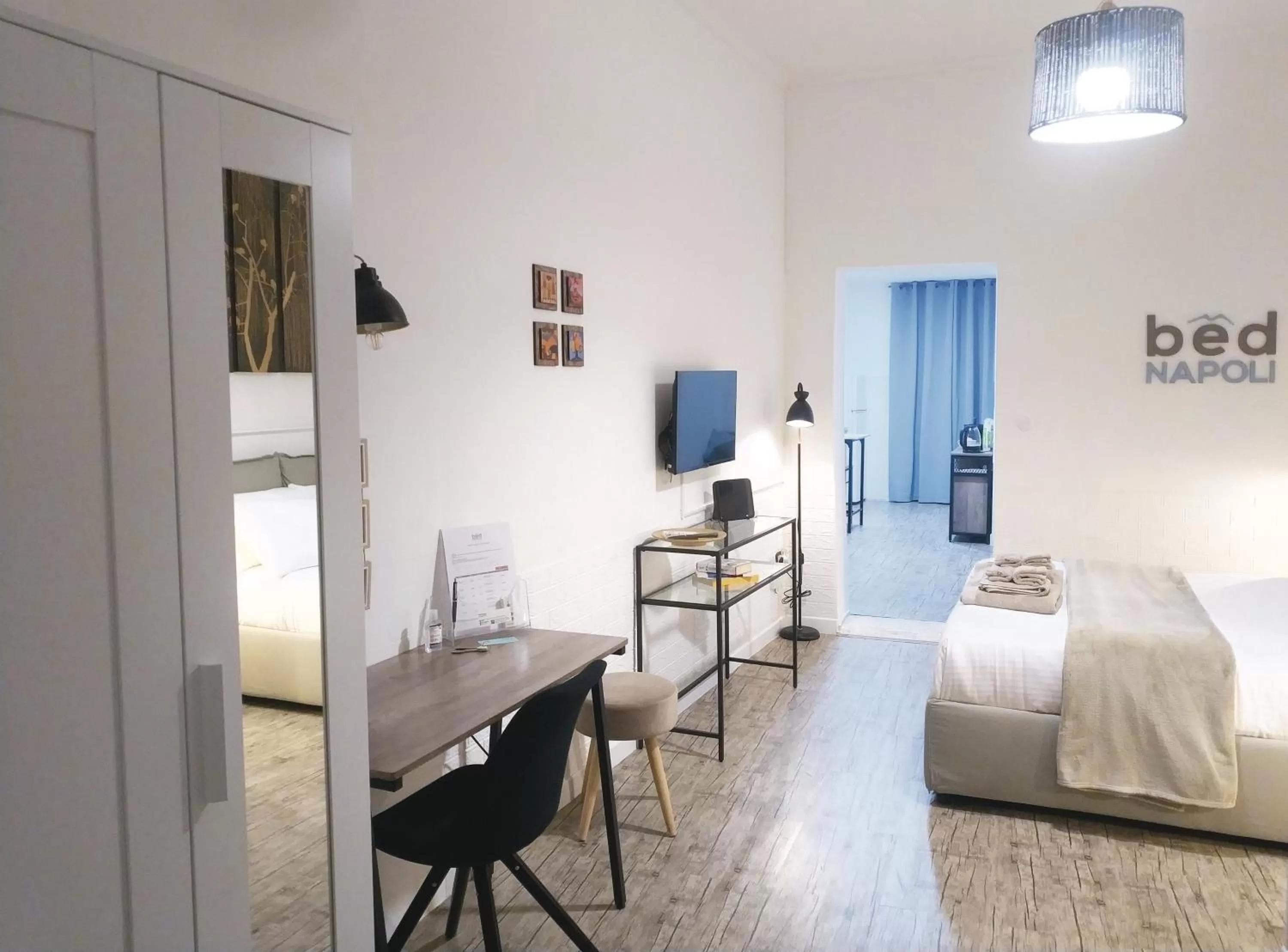 View (from property/room), TV/Entertainment Center in Bed Napoli