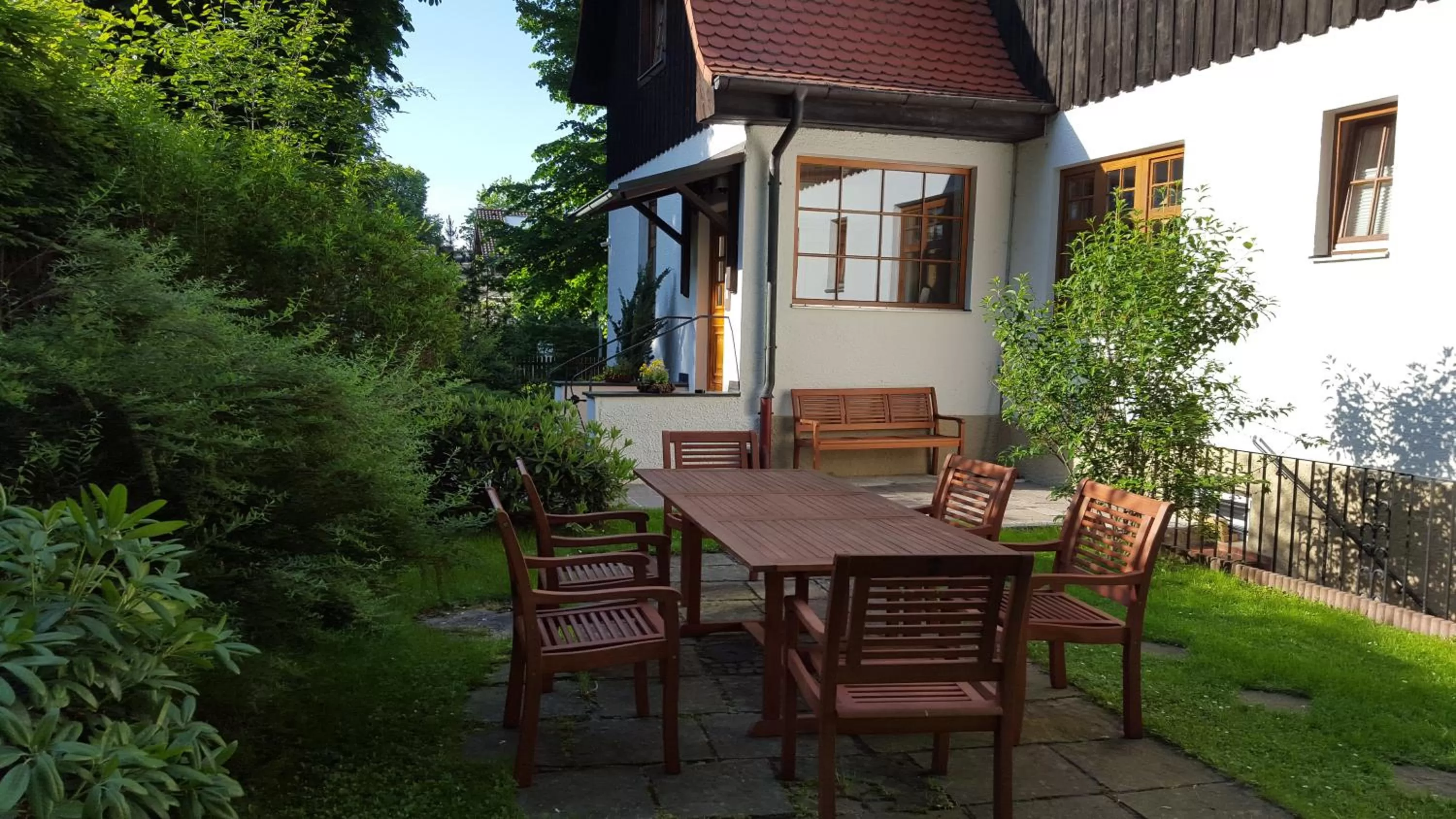 Spring in Hotel Alpenhof - ruhige Wohlfühloase zwischen München, dem Fünf-Seenland und den Bergen, in S-Bahnnähe