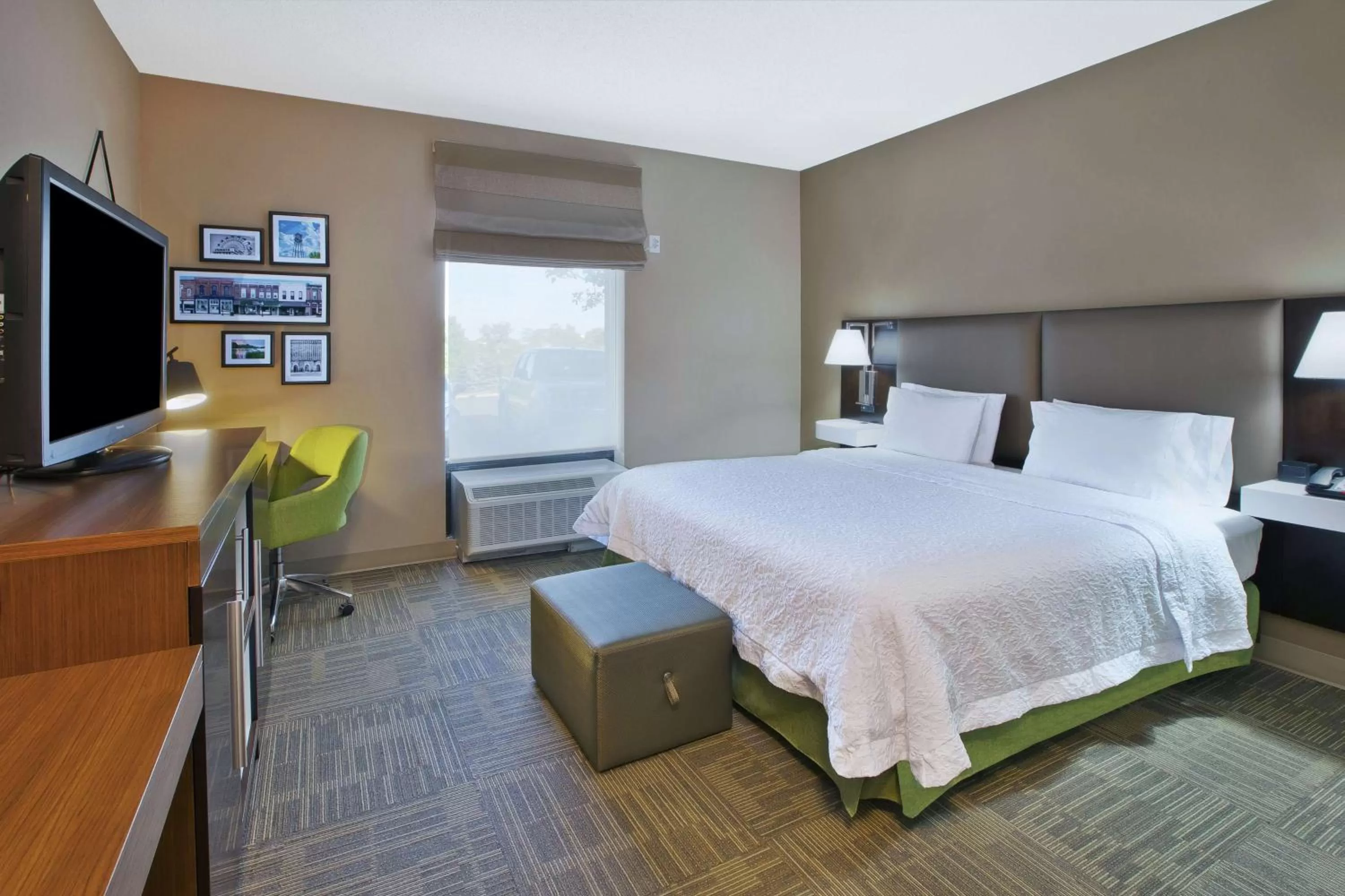 Bedroom, Bed in Hampton Inn Commerce/Novi