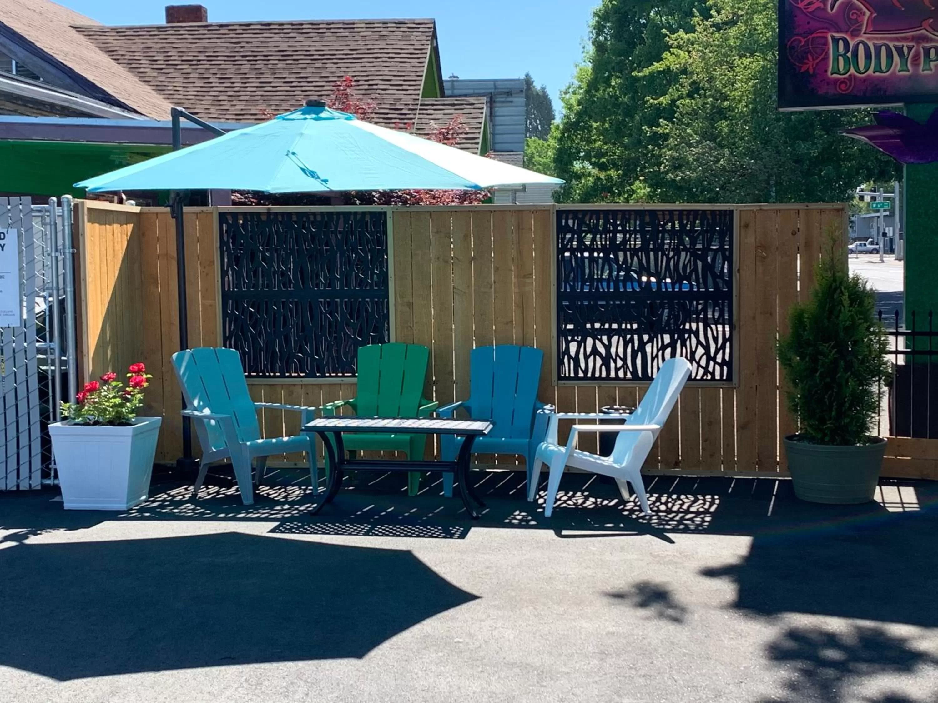 Seating area in Signature Inn Eugene