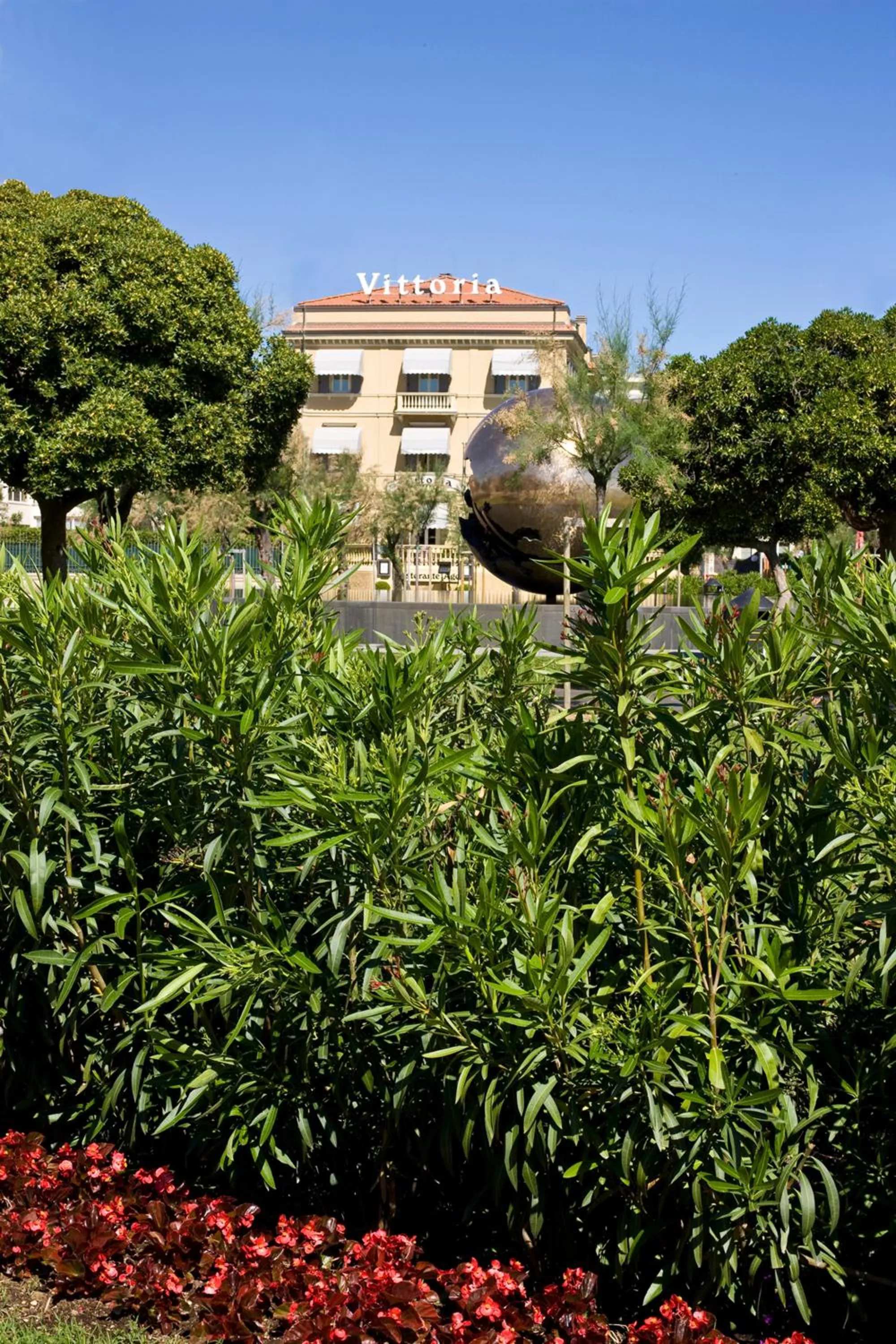Facade/entrance in Hotel Vittoria