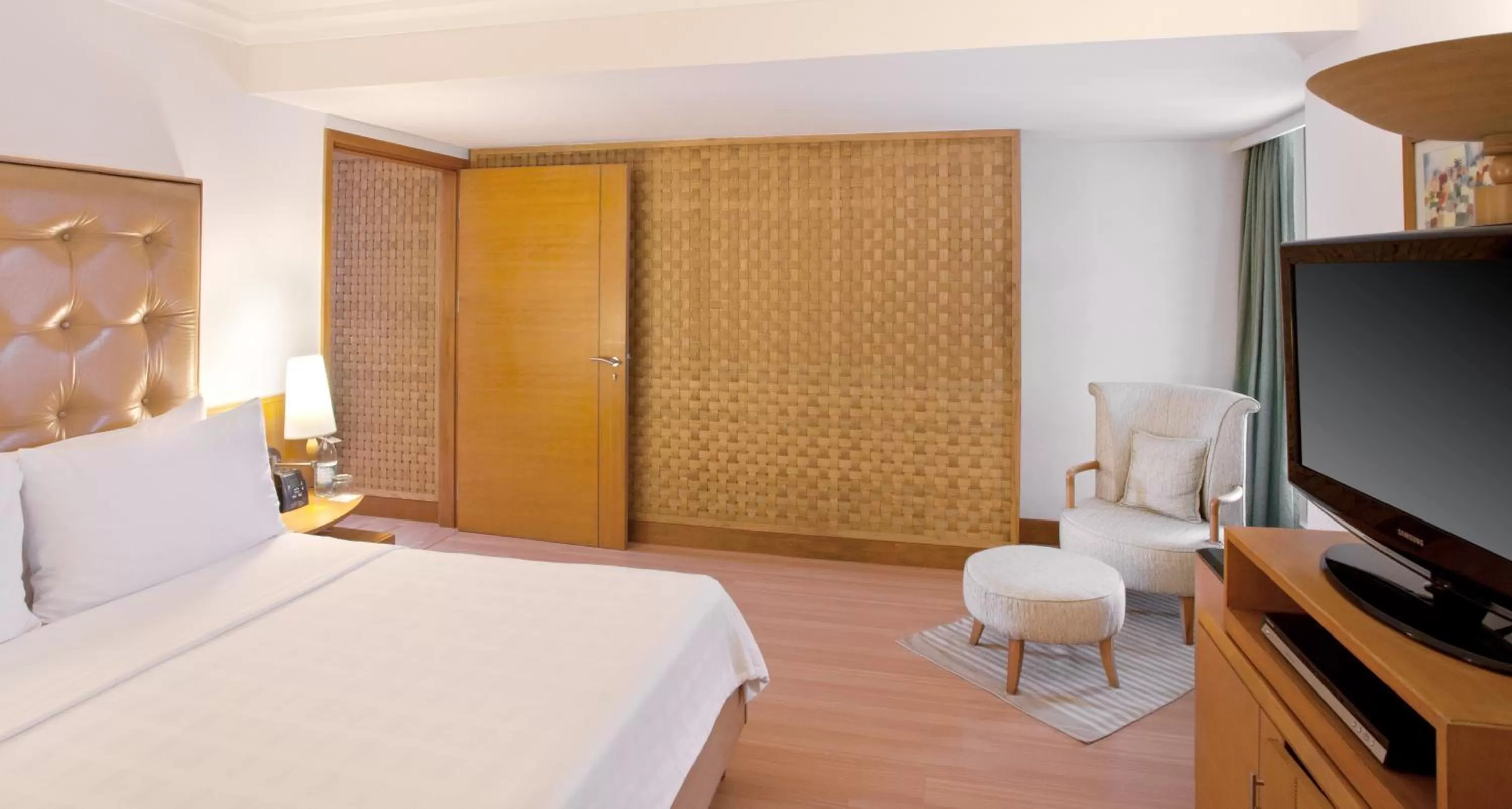 Bedroom, Bed in Trident Chennai