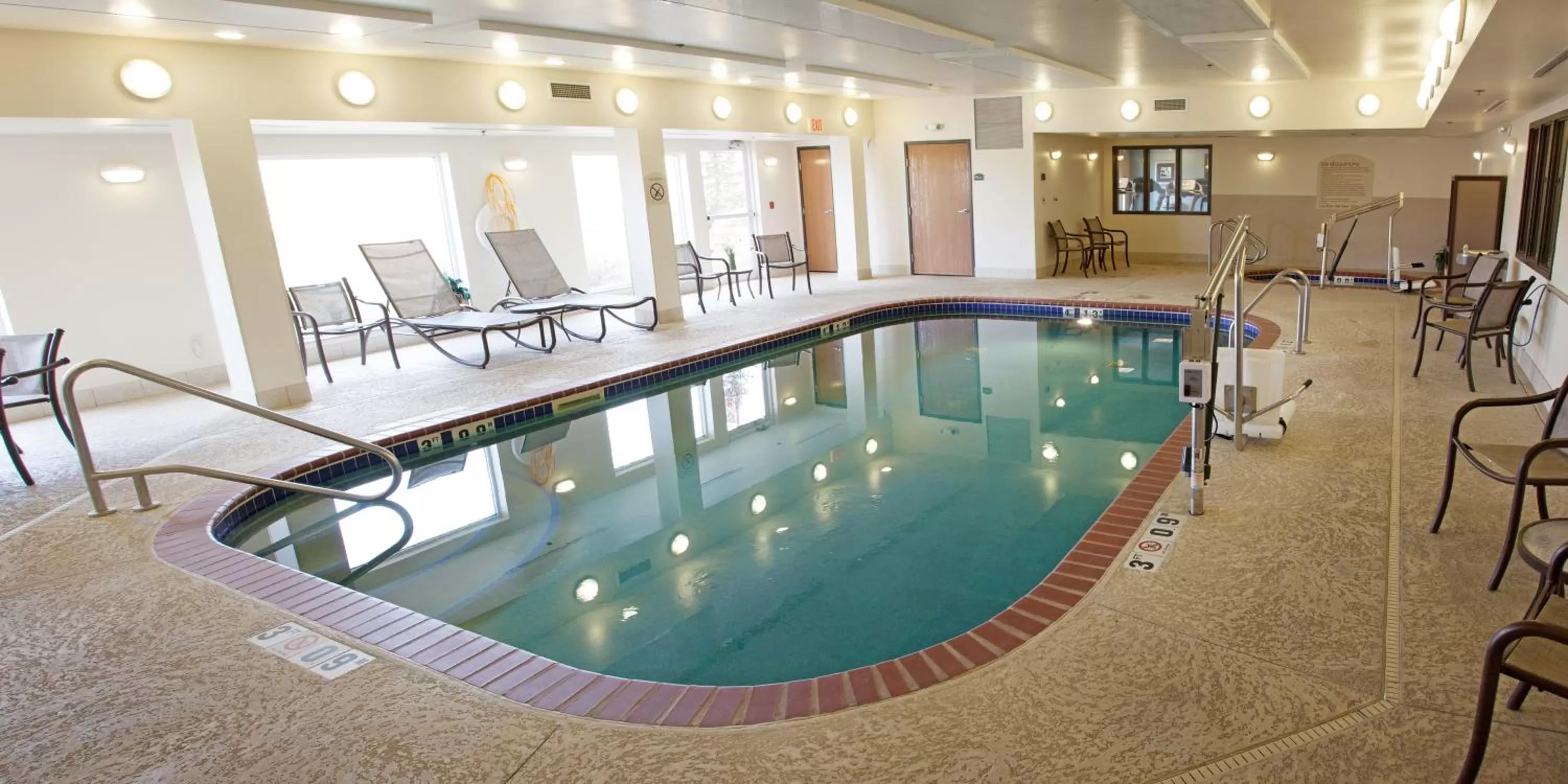 Swimming pool in Holiday Inn Express & Suites Yankton by IHG