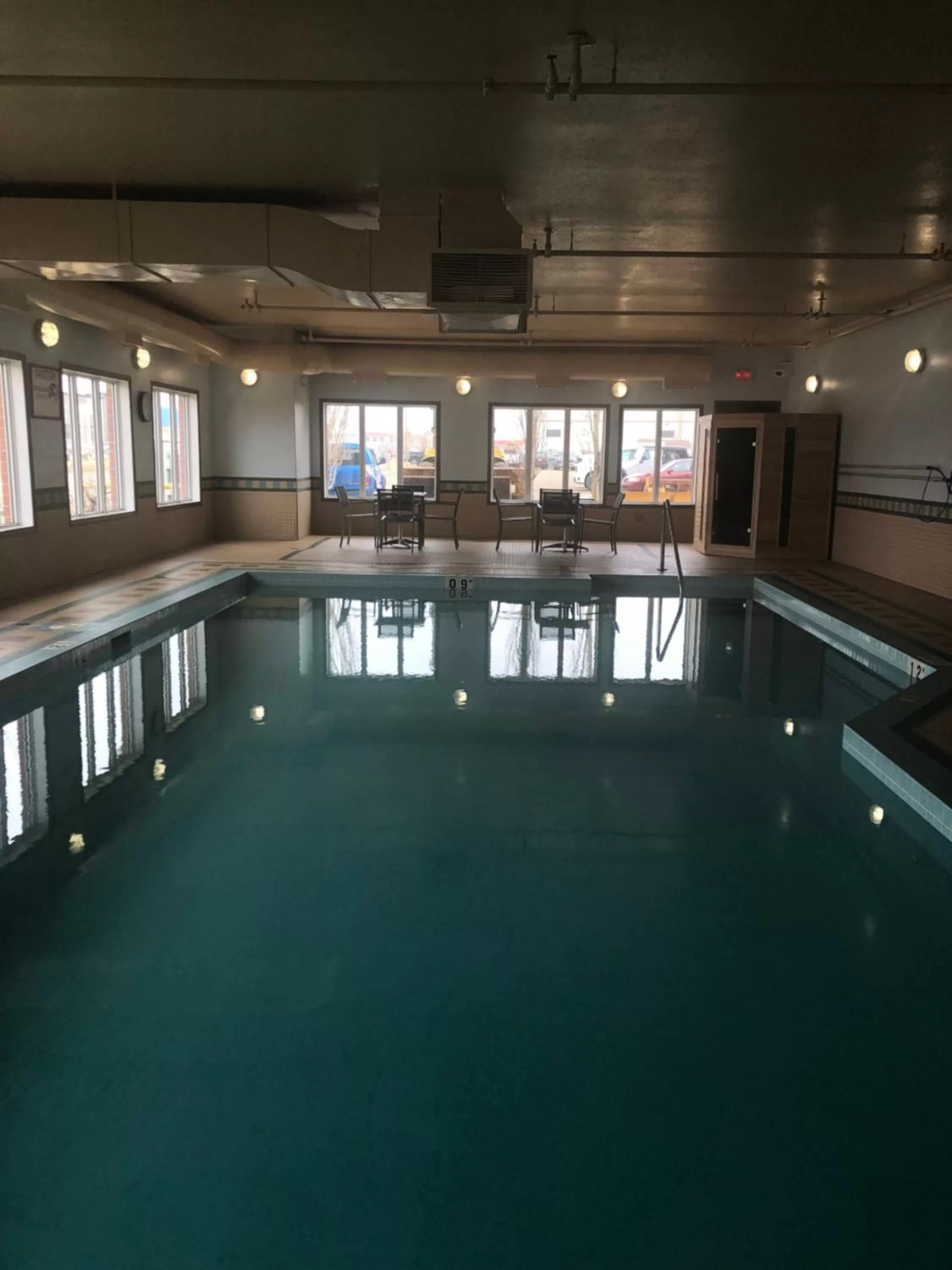 Swimming pool in Best Western Grande Prairie