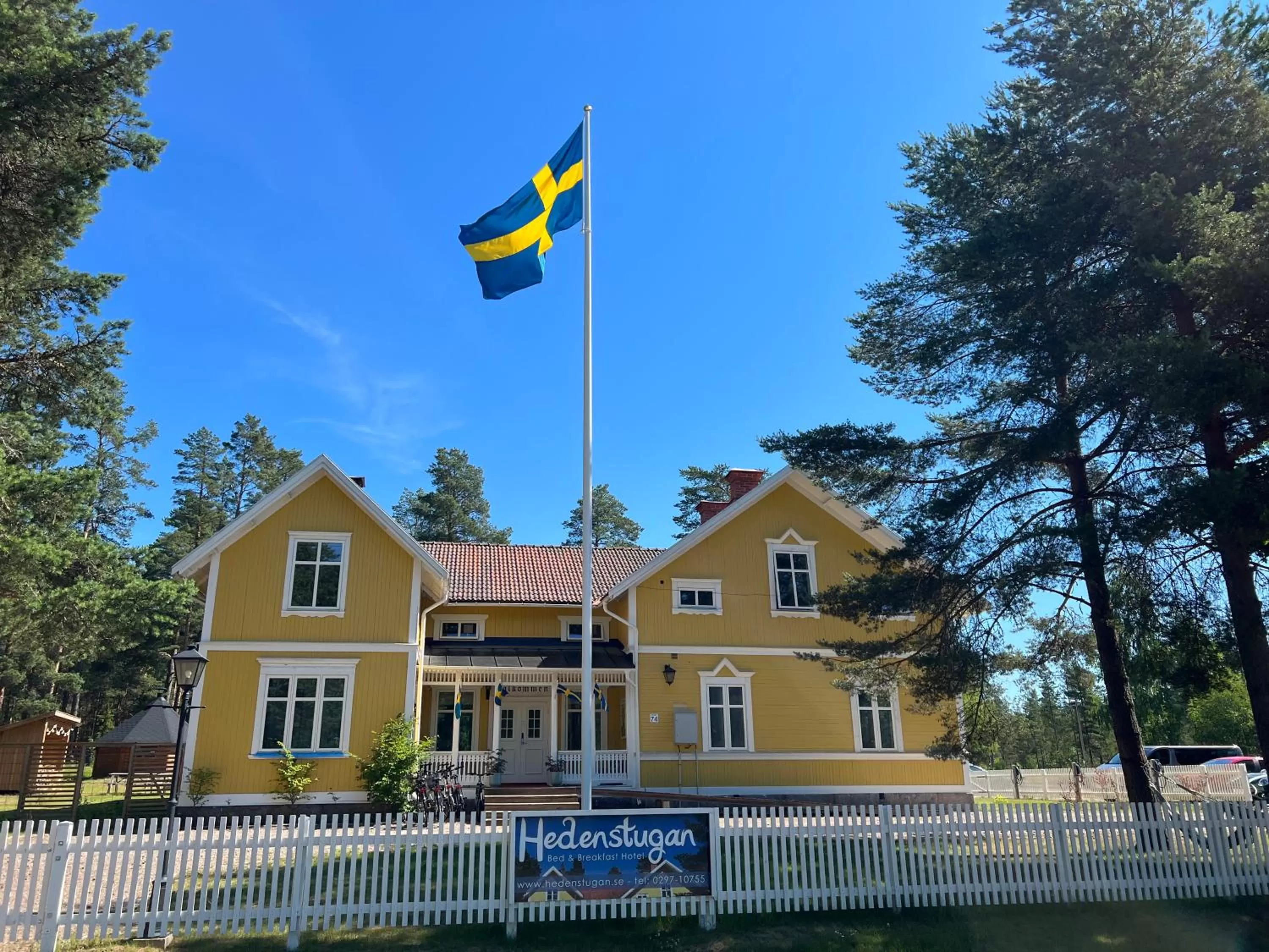 Property building in Hedenstugan B&B Hotel