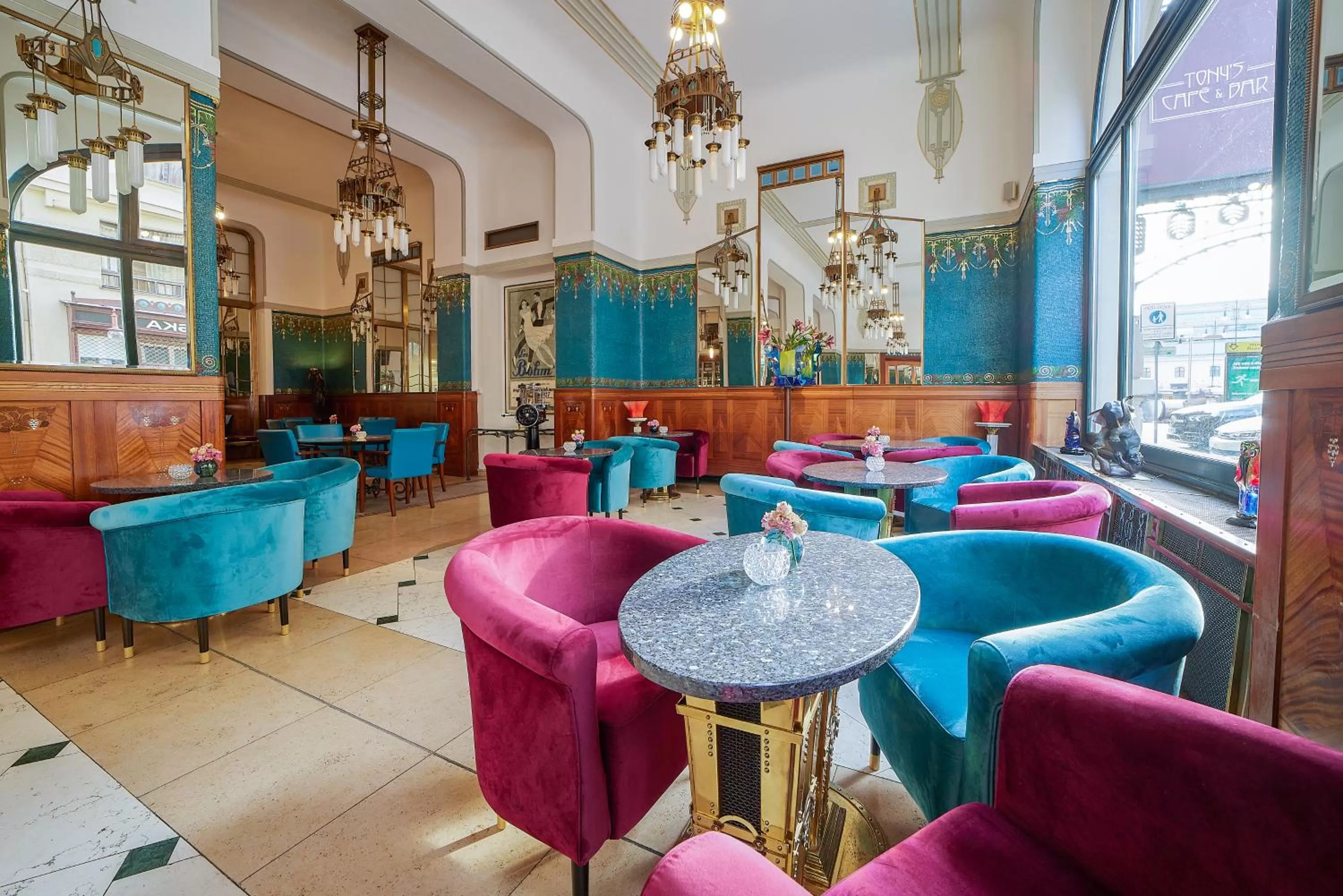 Restaurant/places to eat in Hotel Paris Prague