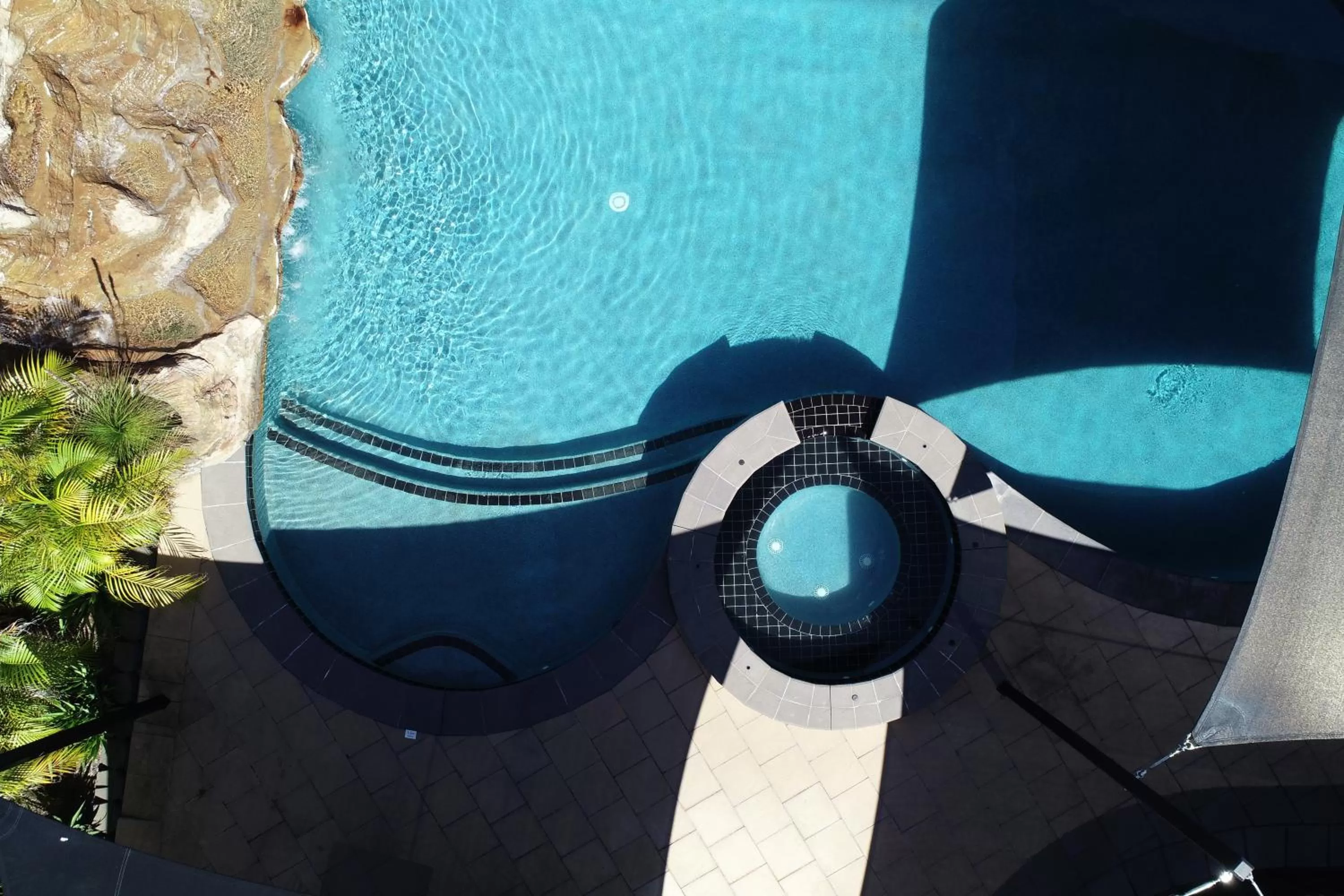 Swimming pool in Sleepy Hill Motor Inn