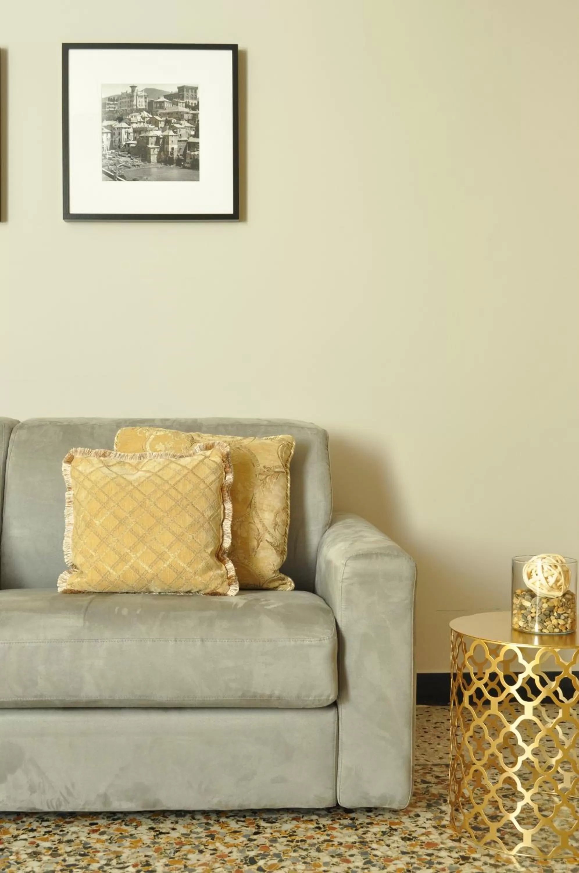 Photo of the whole room in HNN Luxury Suites