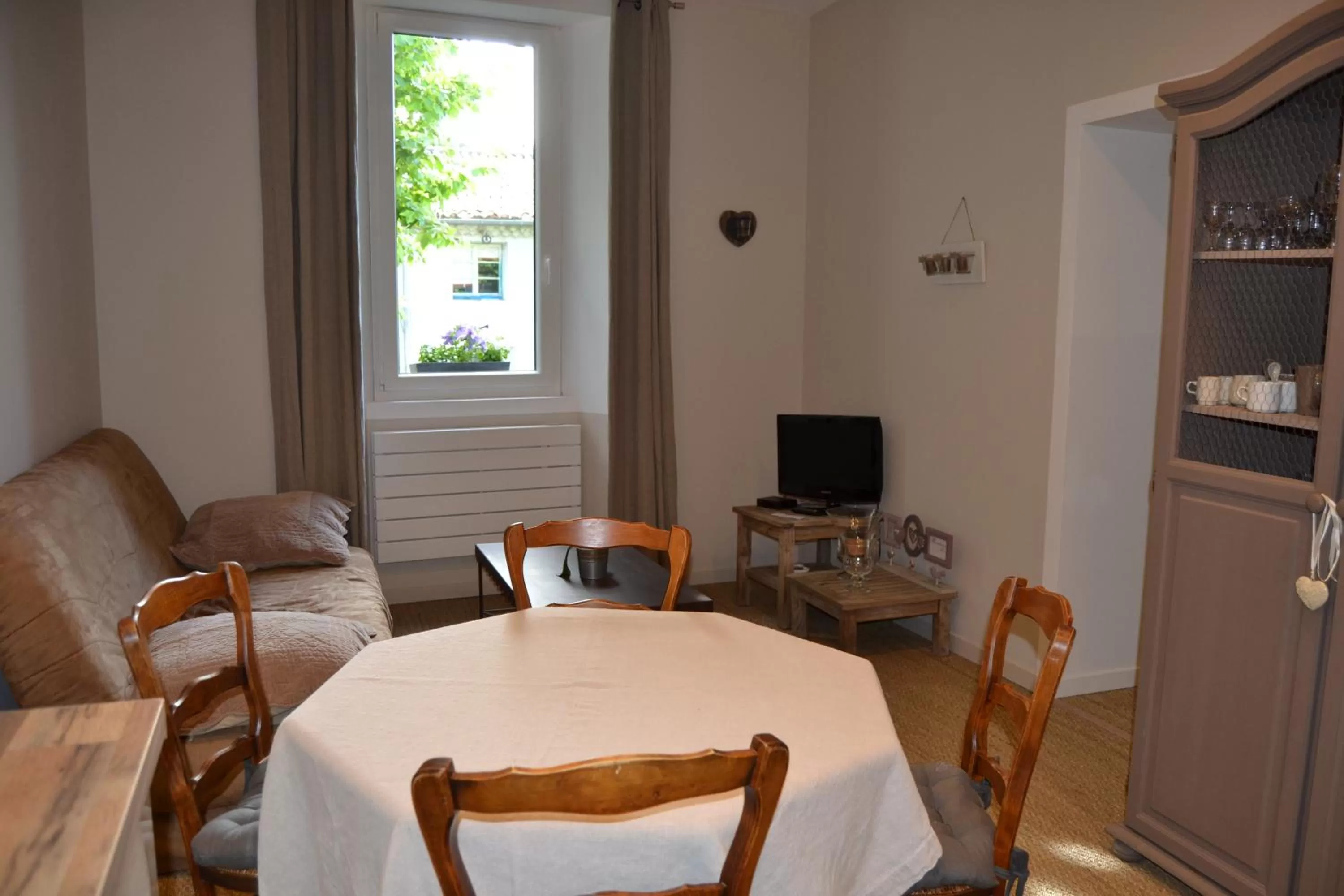 Dining area in Appart'hôtel 27 le lion d'or