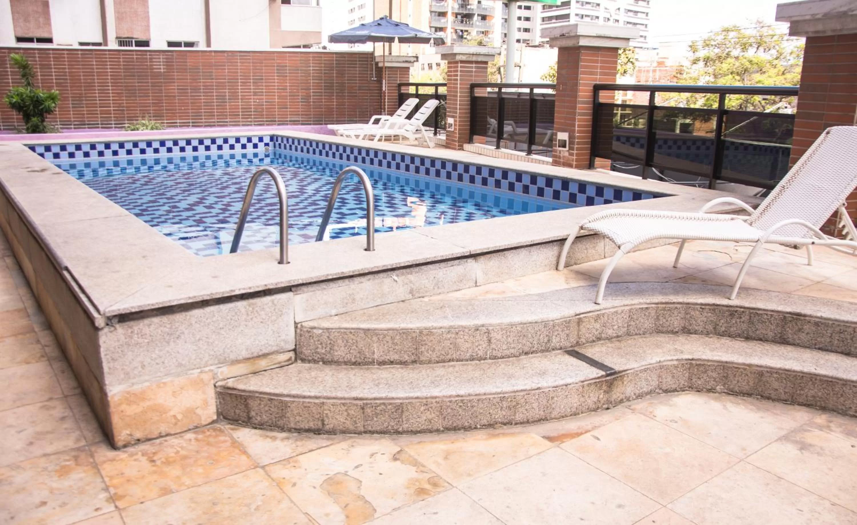 Swimming pool in Mercure Fortaleza Meireles