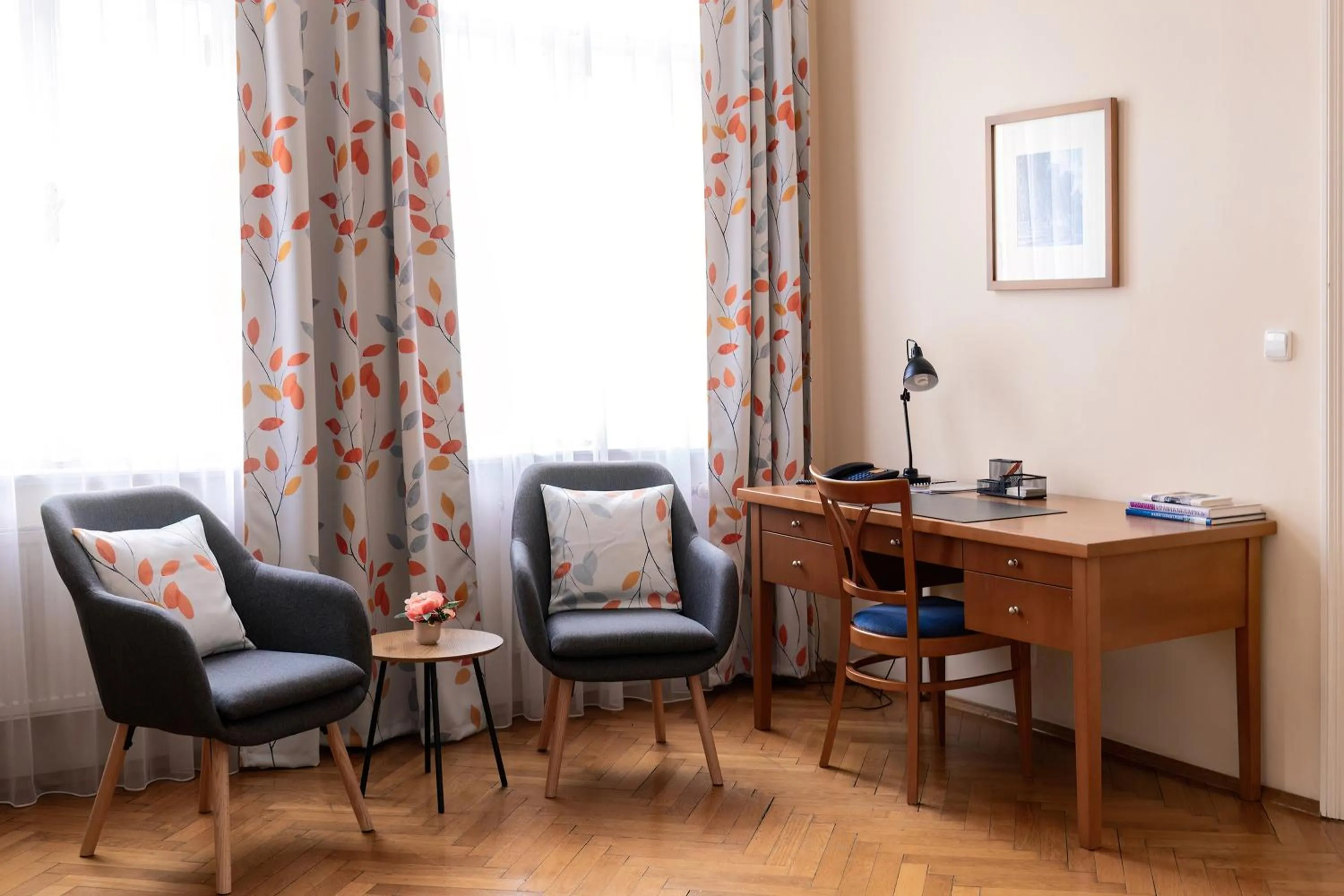Seating area in Sibelius Apartments