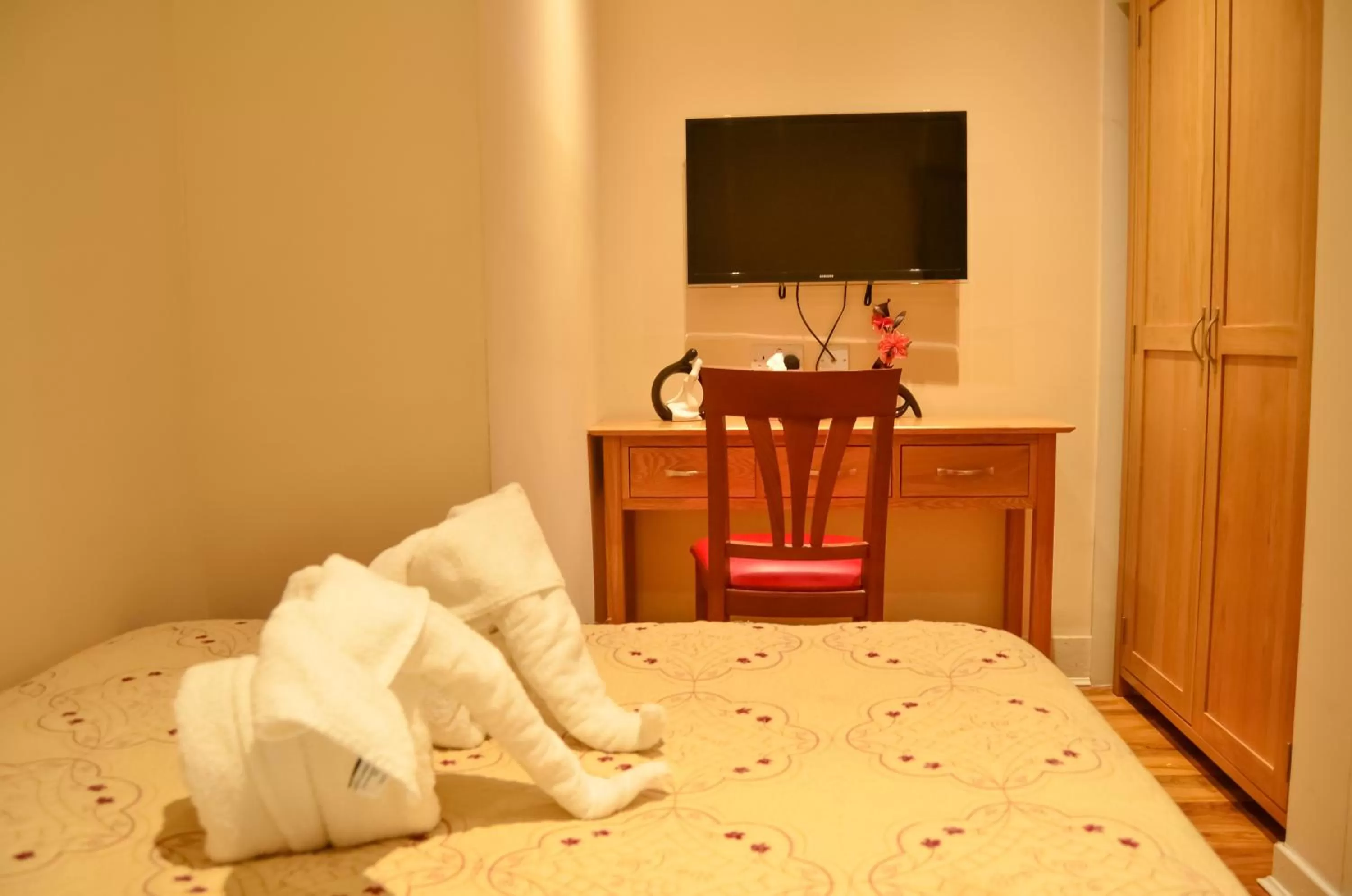 TV and multimedia, Bed in Edinburgh City Suites