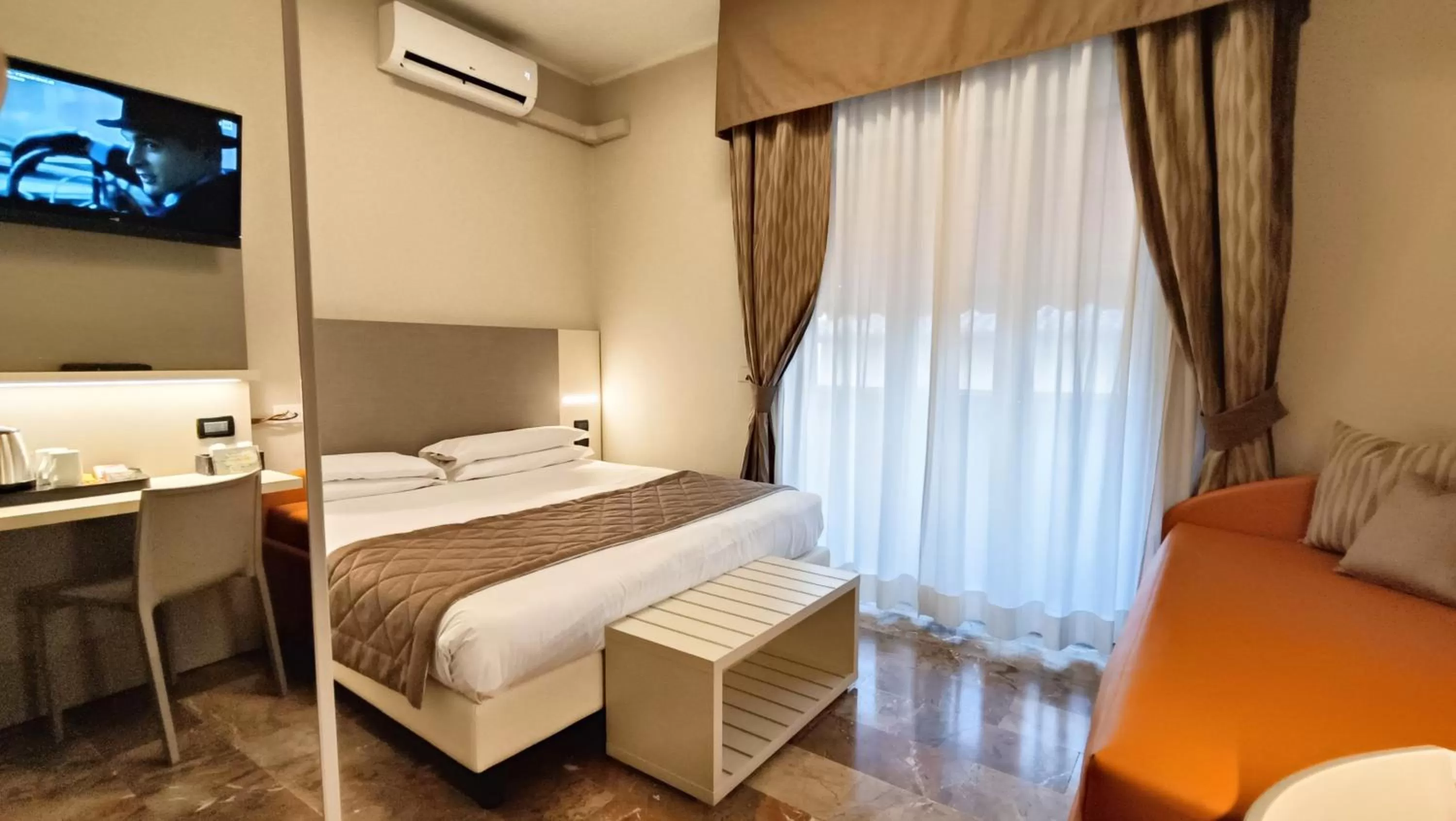 Bedroom, Bed in Valmarina