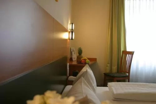 Decorative detail, Bed in Memphis Hotel