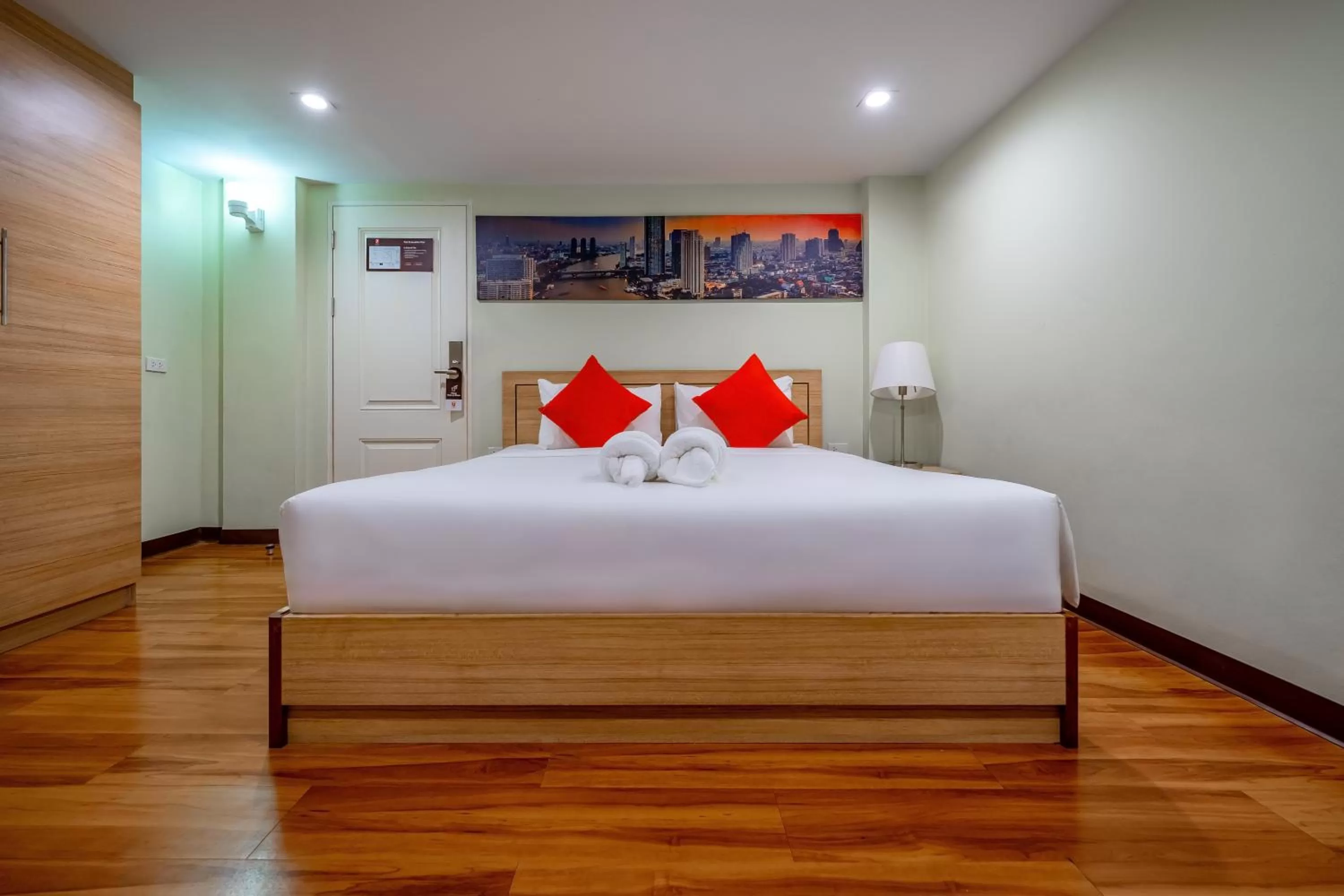 Bed in 7 Days Premium Hotel at Icon Siam Station - No Parking