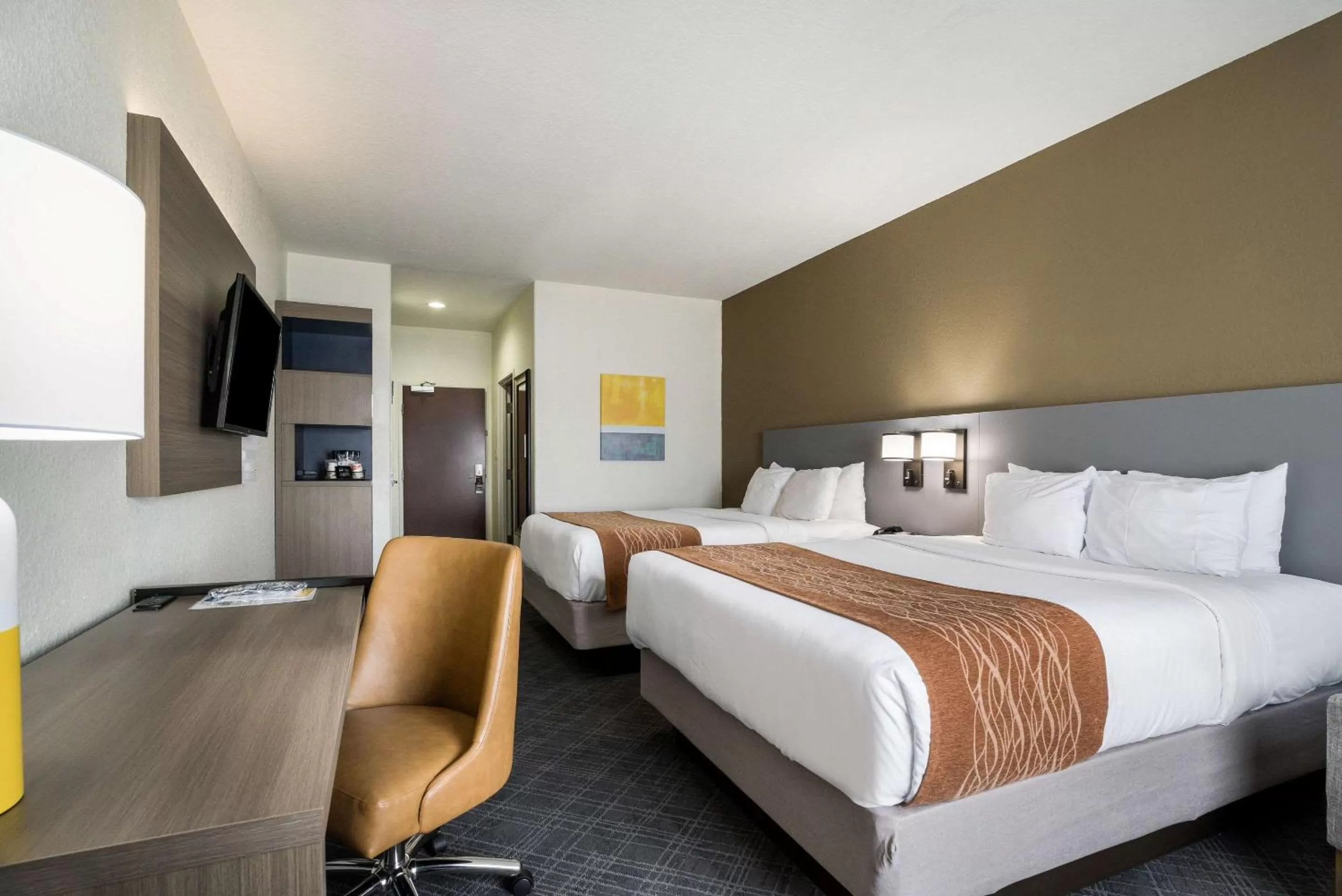 Bedroom, Bed in Comfort Inn & Suites Victoria North