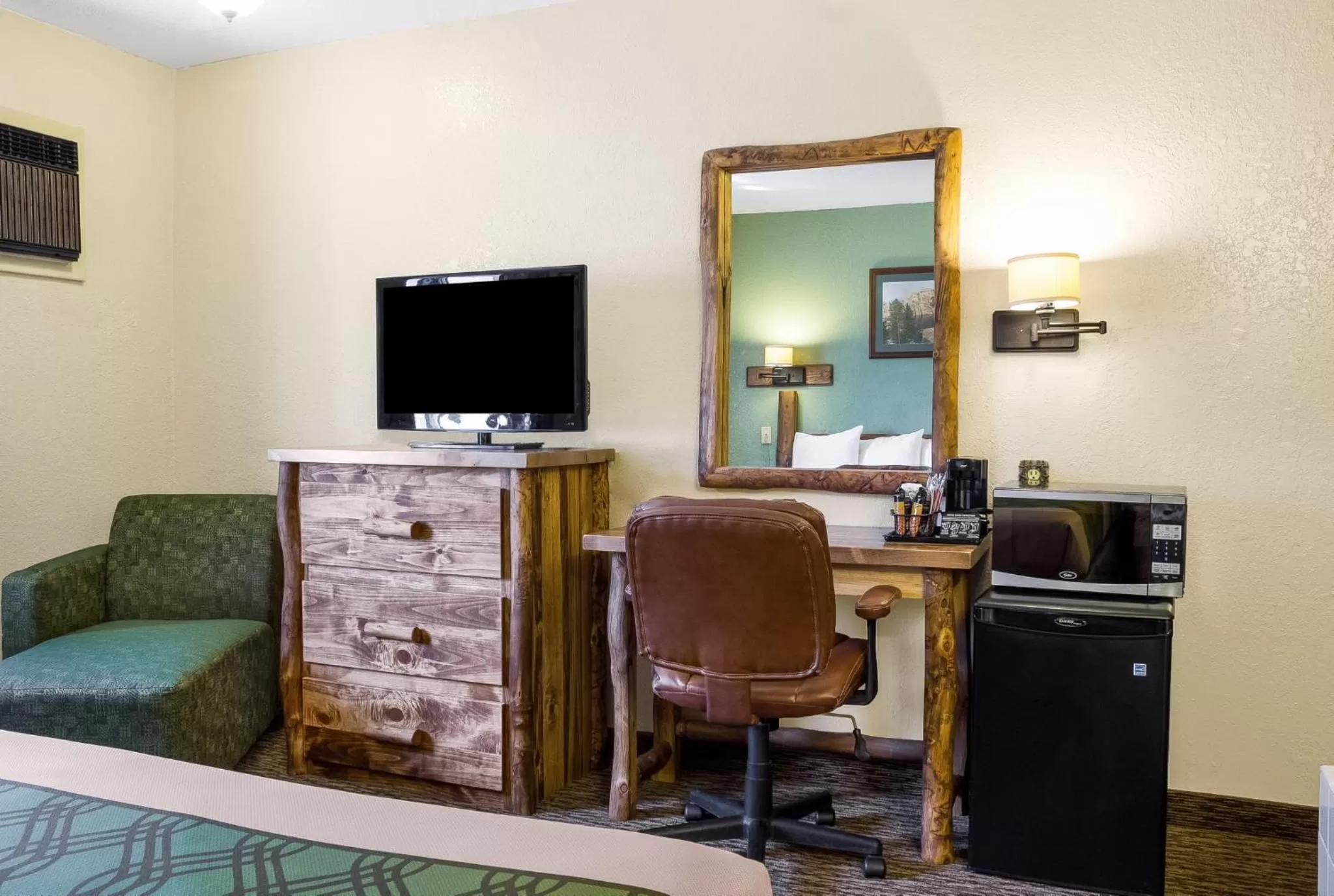 TV and multimedia in Econo Lodge, Downtown Custer Near Custer State Park and Mt Rushmore