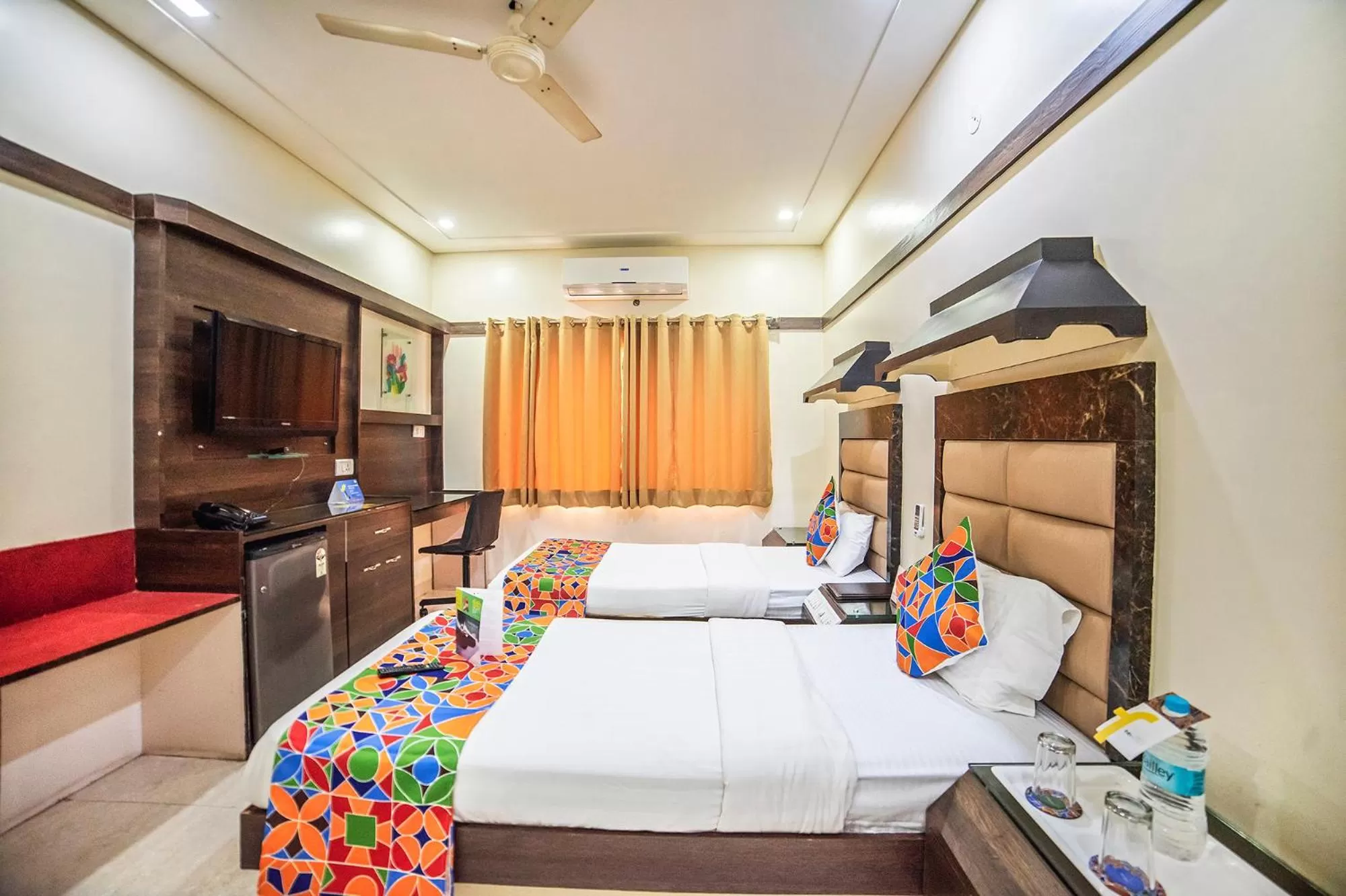 Bedroom, Bed in FabHotel Santoor Geeta Bhawan Square