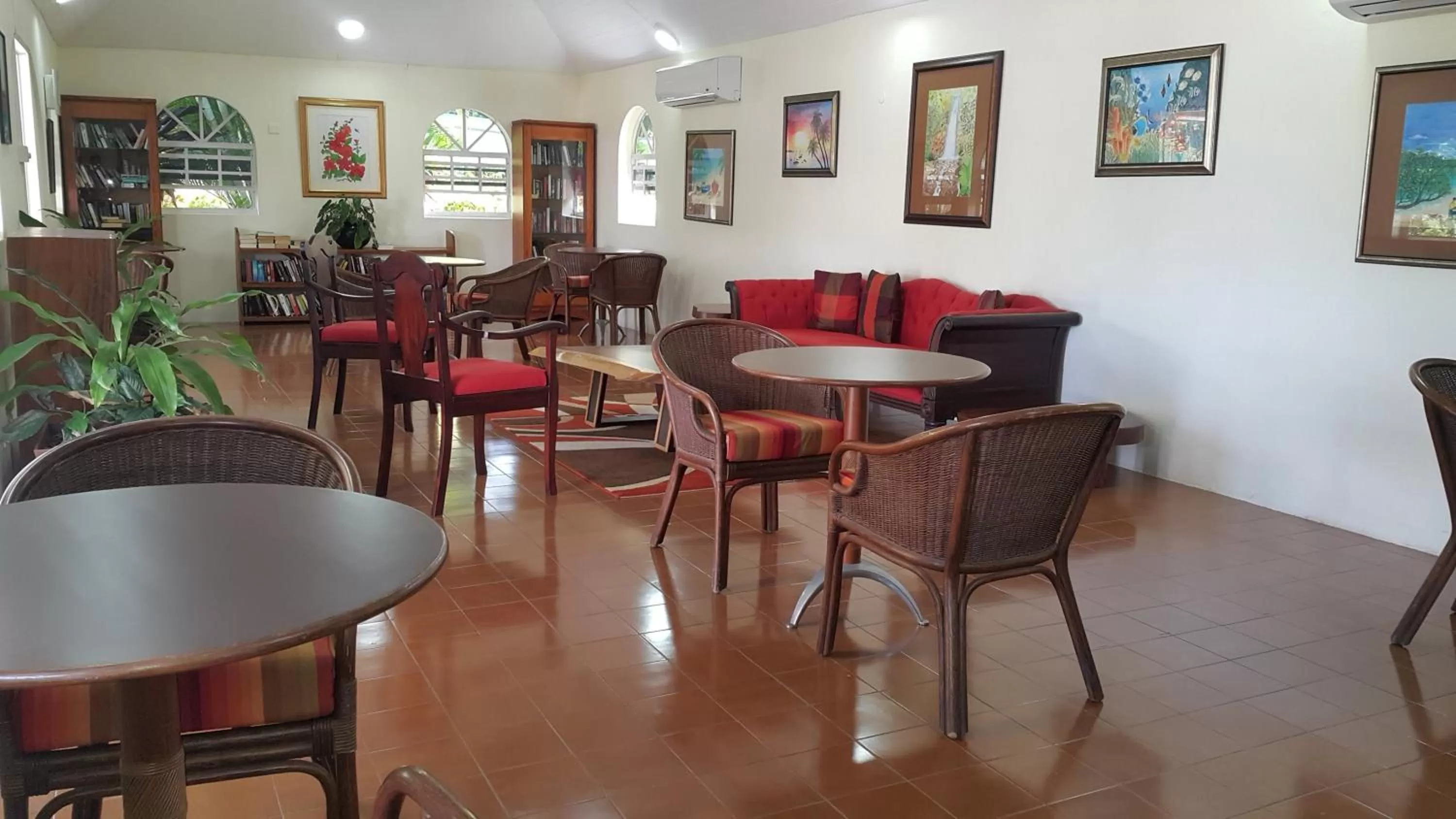 Communal lounge/ TV room in Blue Horizons Garden Resort