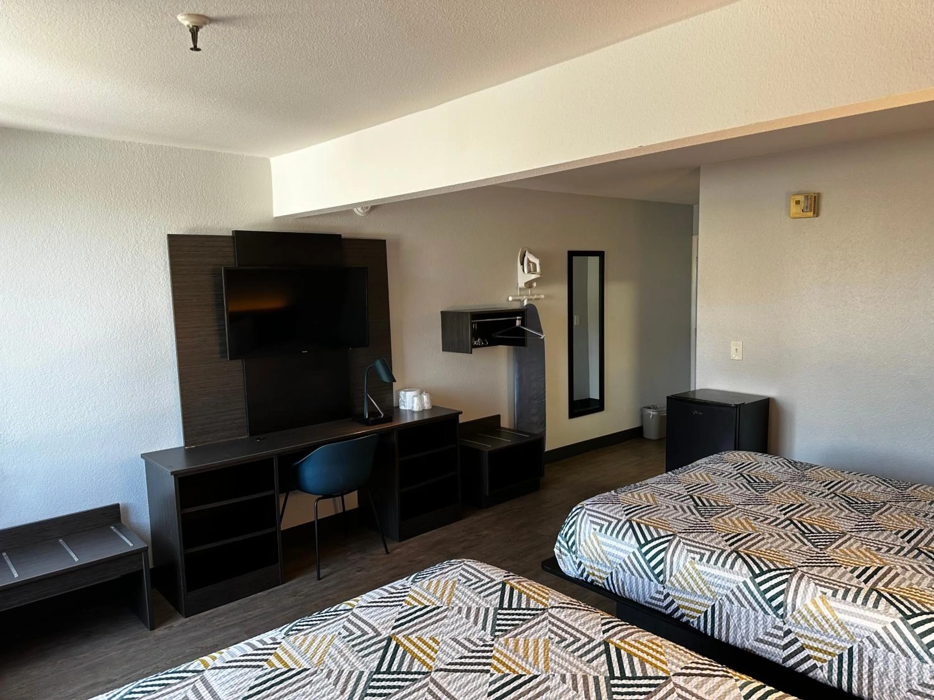 Bed in Motel 6-San Diego, CA - Hotel Circle - Mission Valley