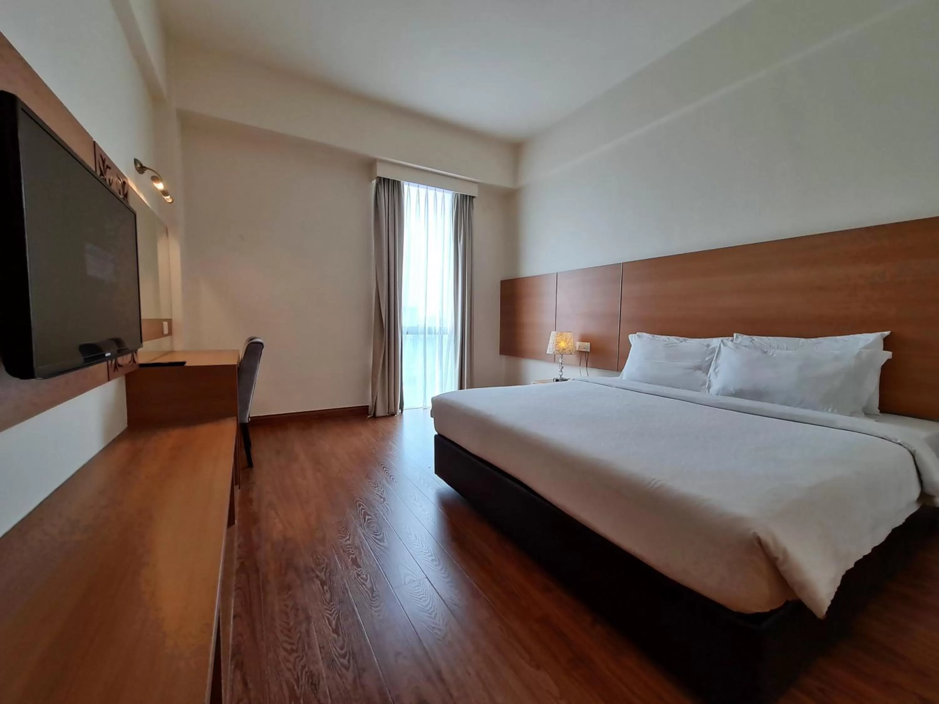 Bed in Swan Garden Hotel