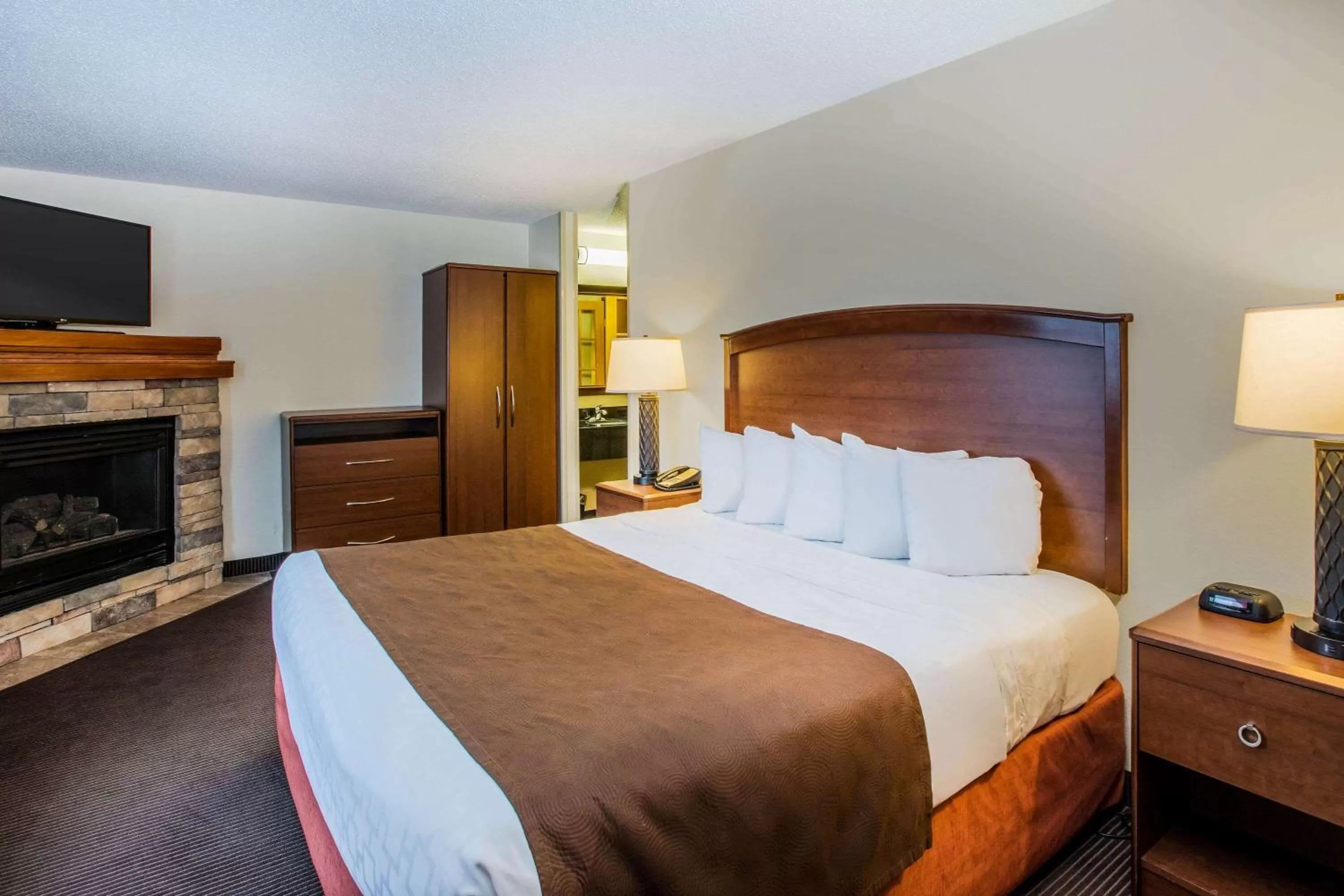 Photo of the whole room, Bed in AmericInn by Wyndham Grand Forks