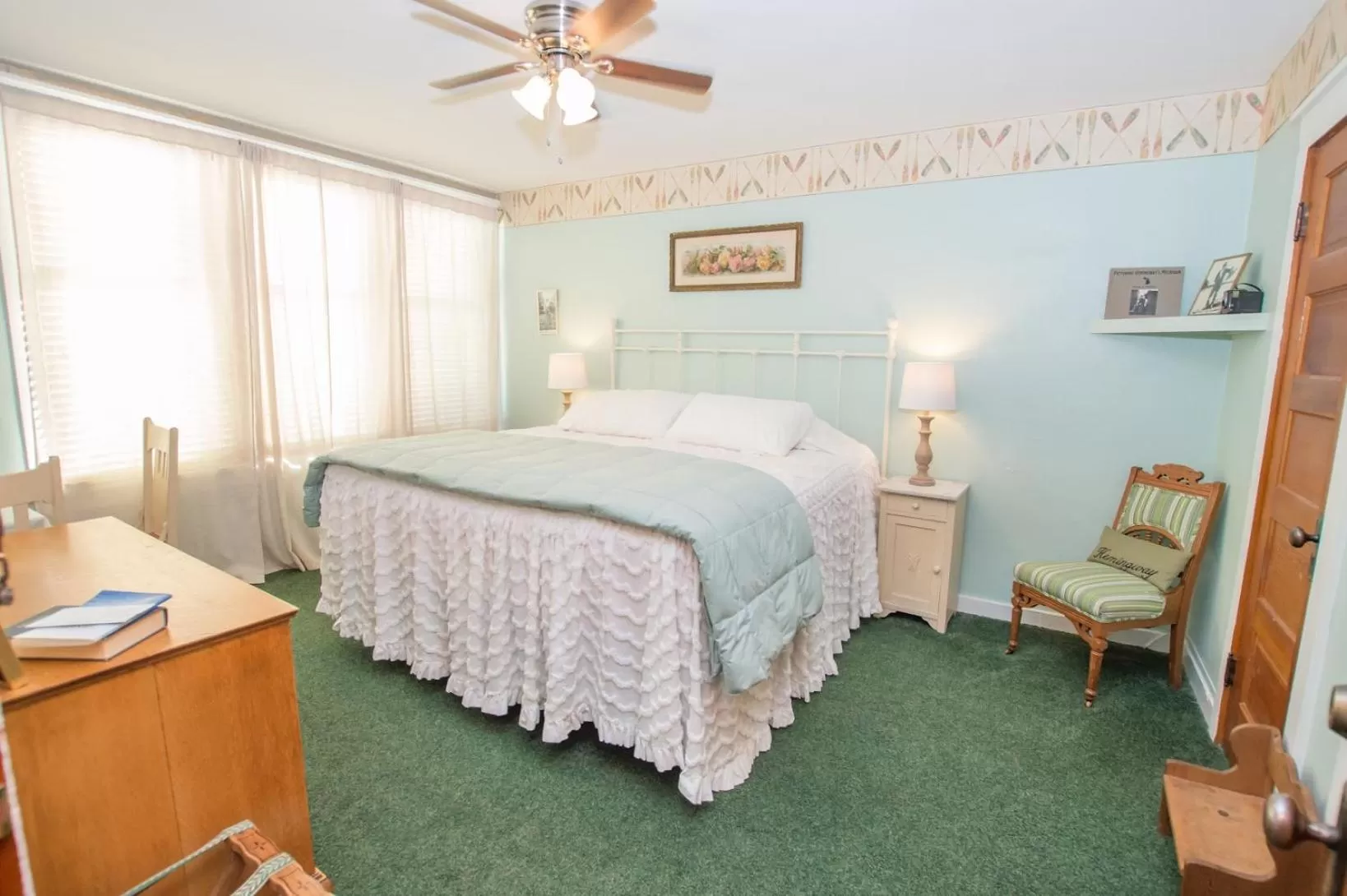 Bed in Terrace Inn and 1911 Restaurant