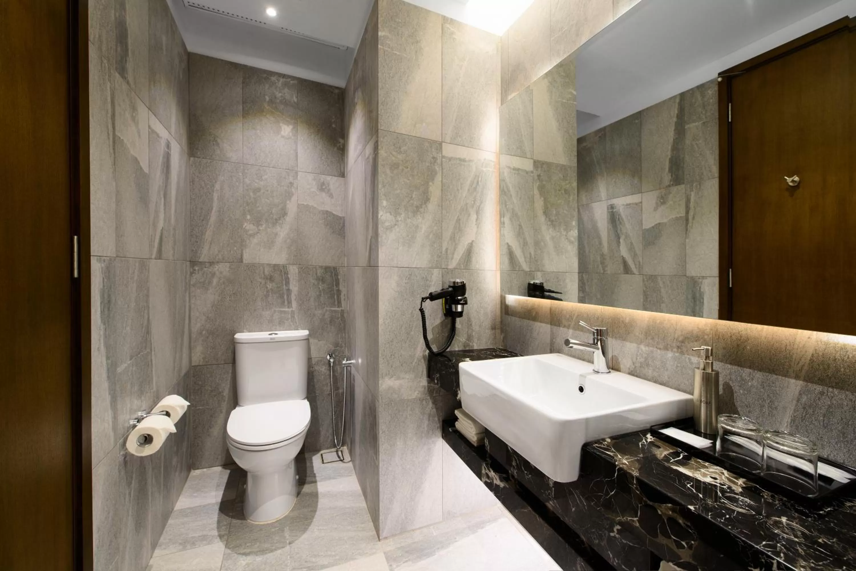 Toilet in SAVV HOTEL