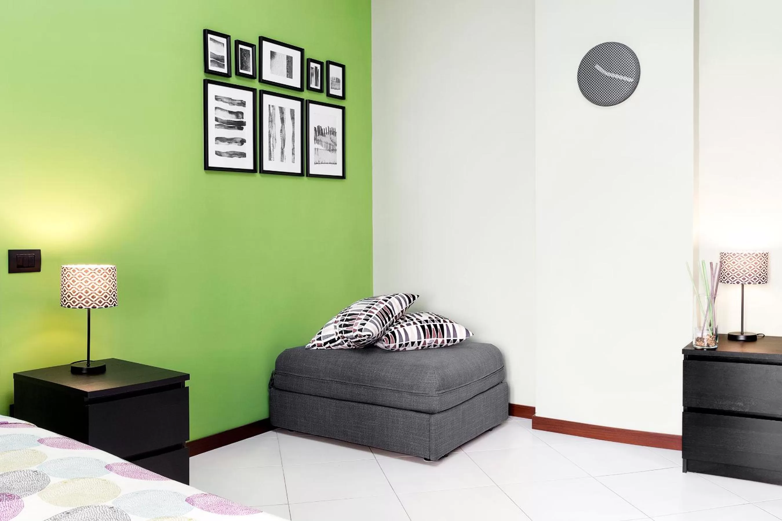 Shower, Bed in B&B Cozy Cove