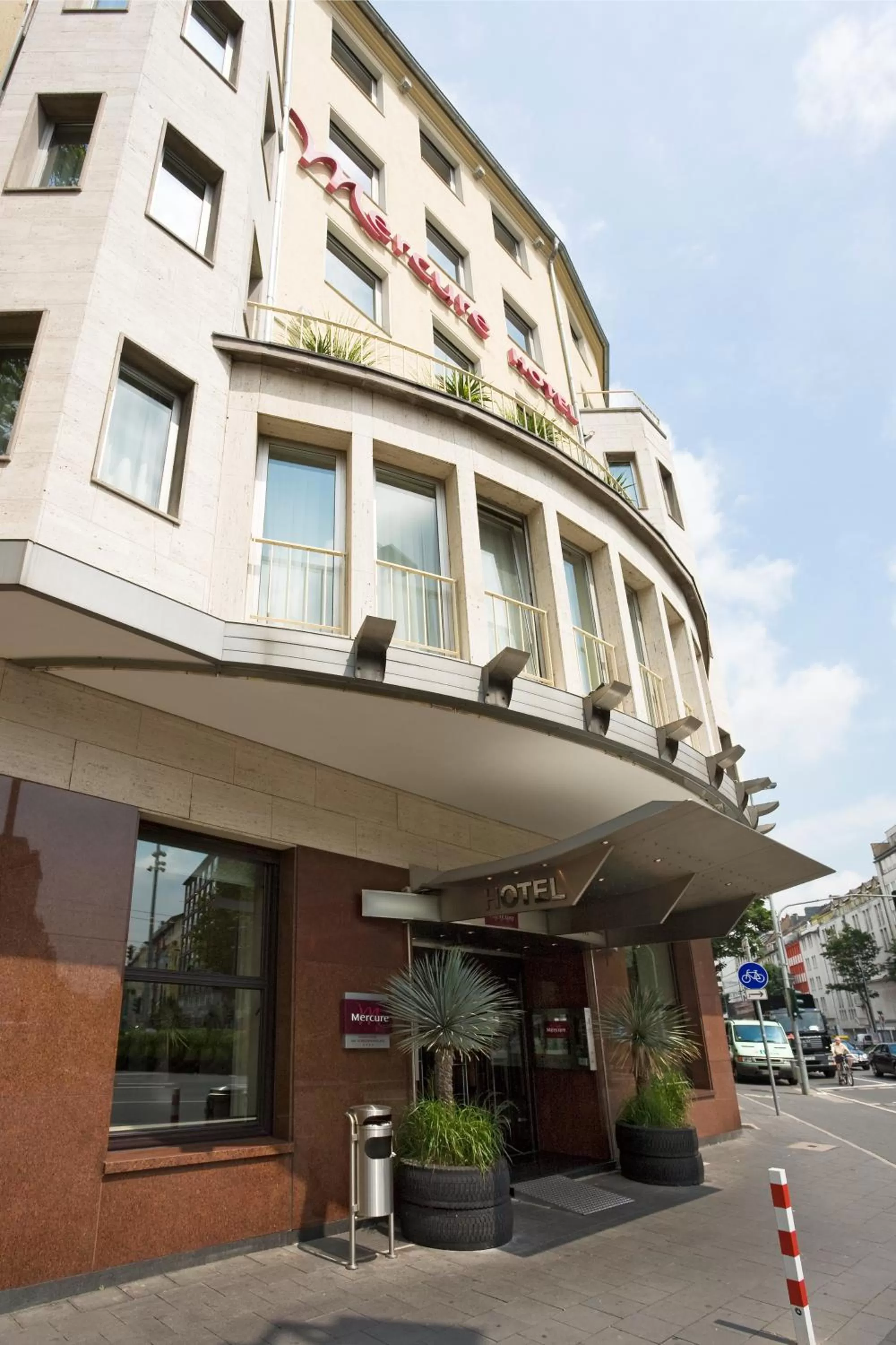 Facade/entrance in Mercure Hotel Düsseldorf City Center