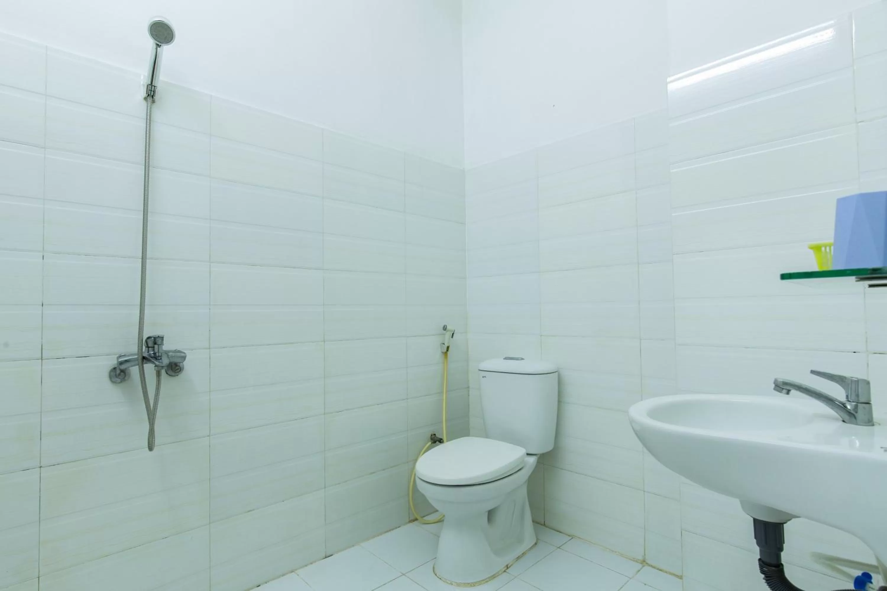 Shower in Hotel Hoa Cúc Phương Dĩ An - Bình Dương