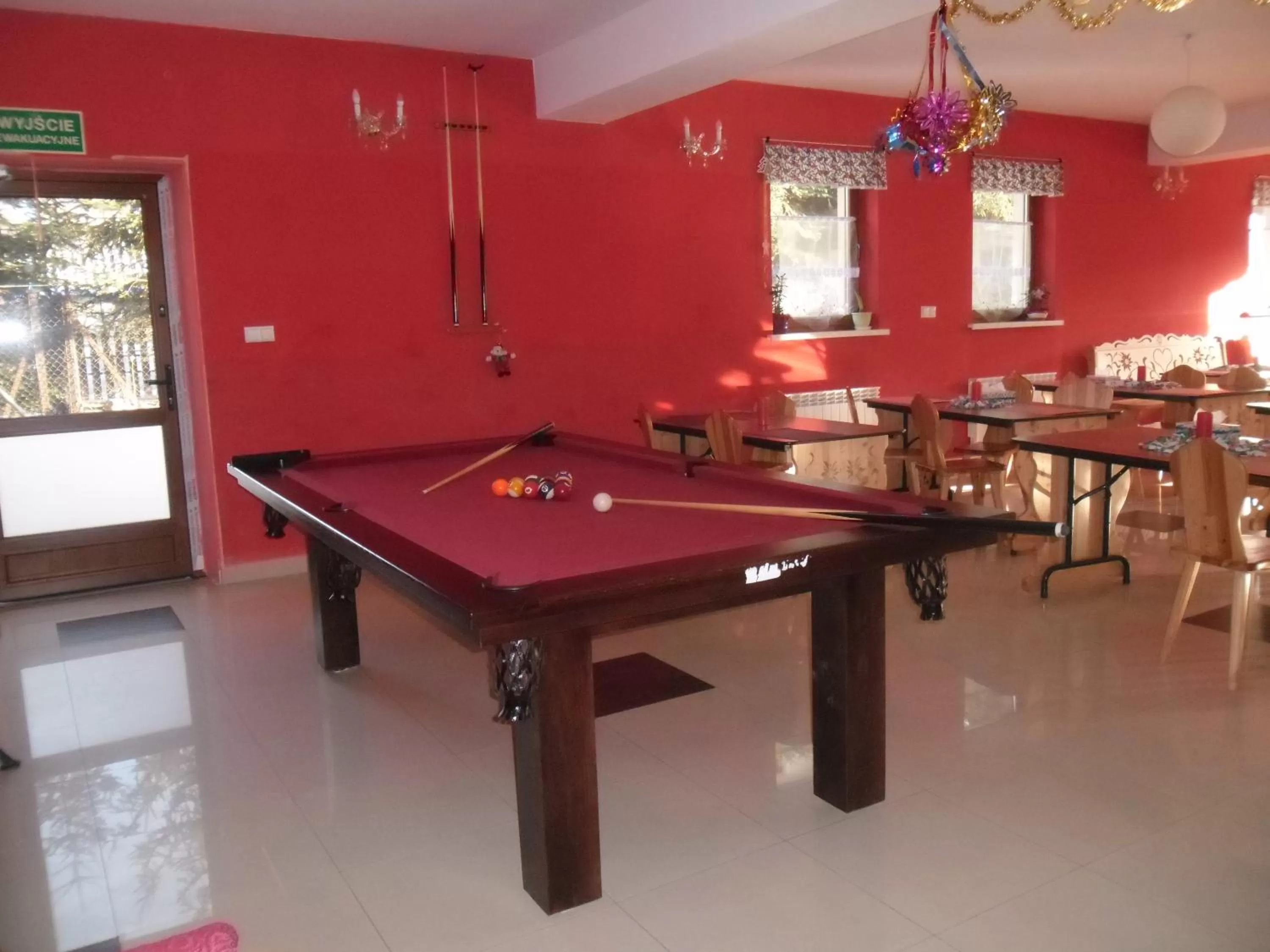 Billiard in Apartamenty i pokoje gościnne Nowita
