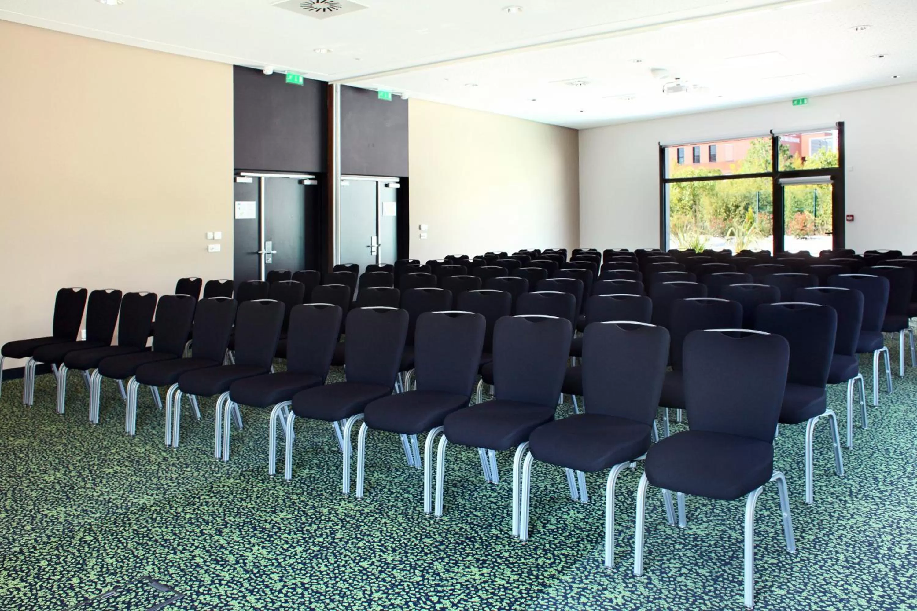Meeting/conference room in Holiday Inn Express Montpellier - Odysseum by IHG