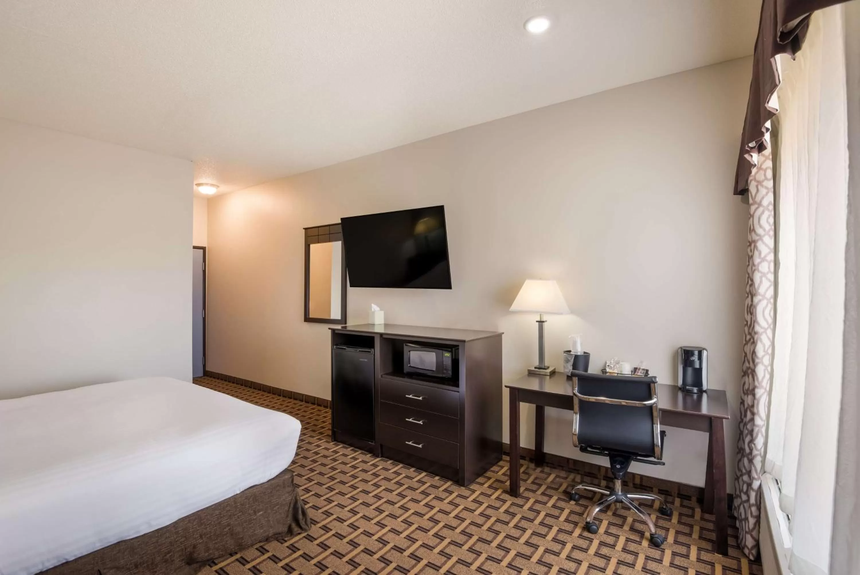 Bedroom, Bed in SureStay Plus Hotel by Best Western Coralville Iowa City