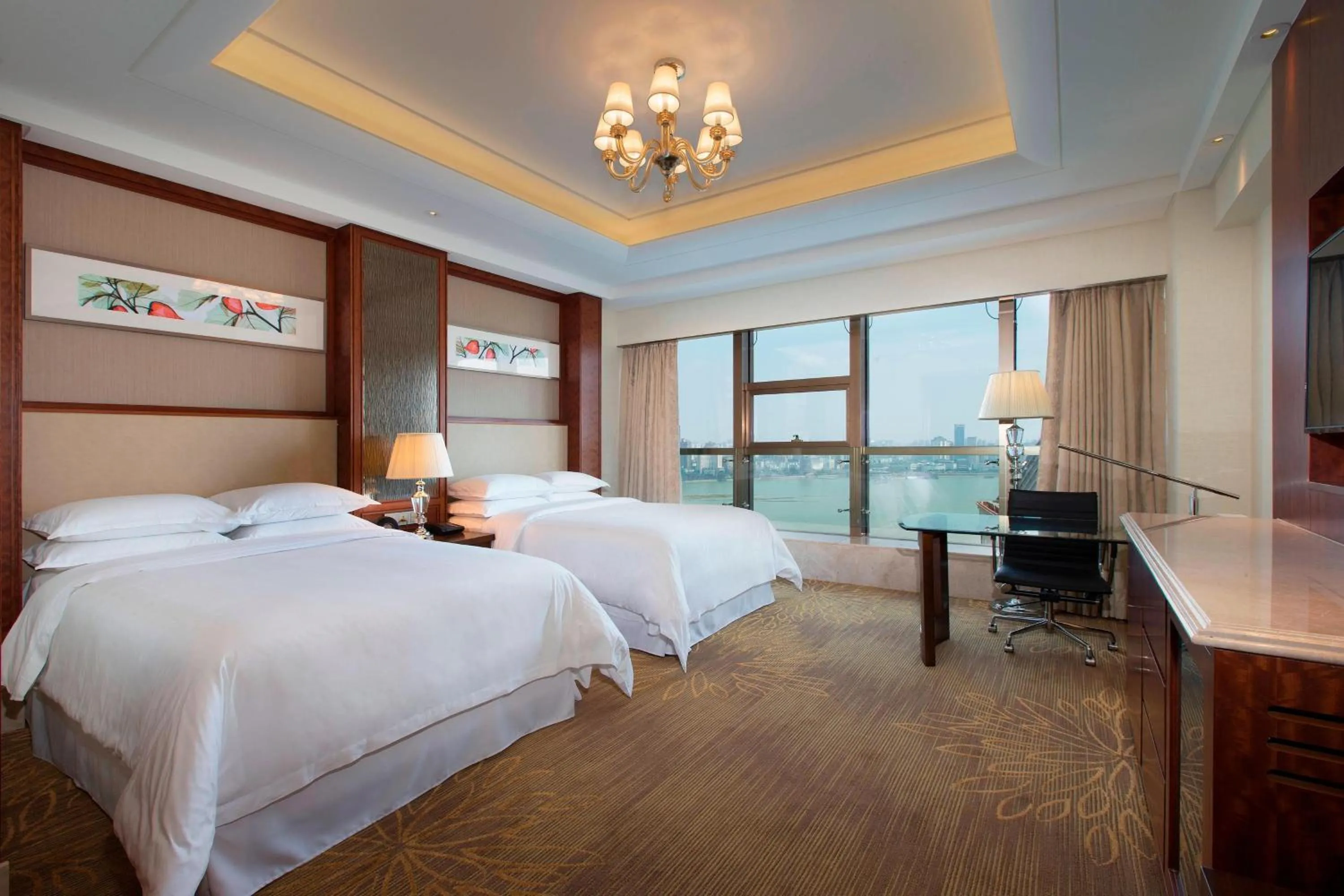 Photo of the whole room, Bed in Sheraton Nanchang Hotel
